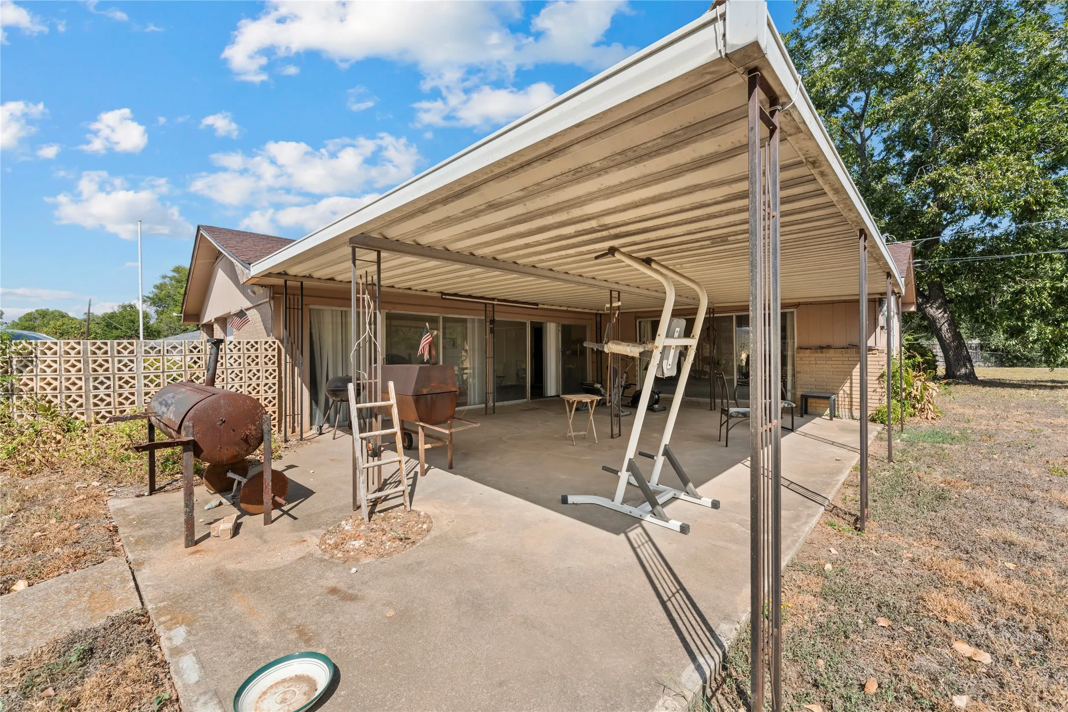 Single Family Residence For Sale in Mc Lennan County , 1815 Mahalia Drive, Waco, Texas 76705, 3 Bedroom, 2 Bathroom, 2 Garage spaces, 2,647 Sqft, built in 1966, mls#21390124, Real Estate Agent in Waco, Homes For Sale in Mc Lennan county, Homes For Sale in Waco, Realtor in Waco Texas, Real Estate Brokerage Independent Realty Texas, Luminita Cordes Realtor