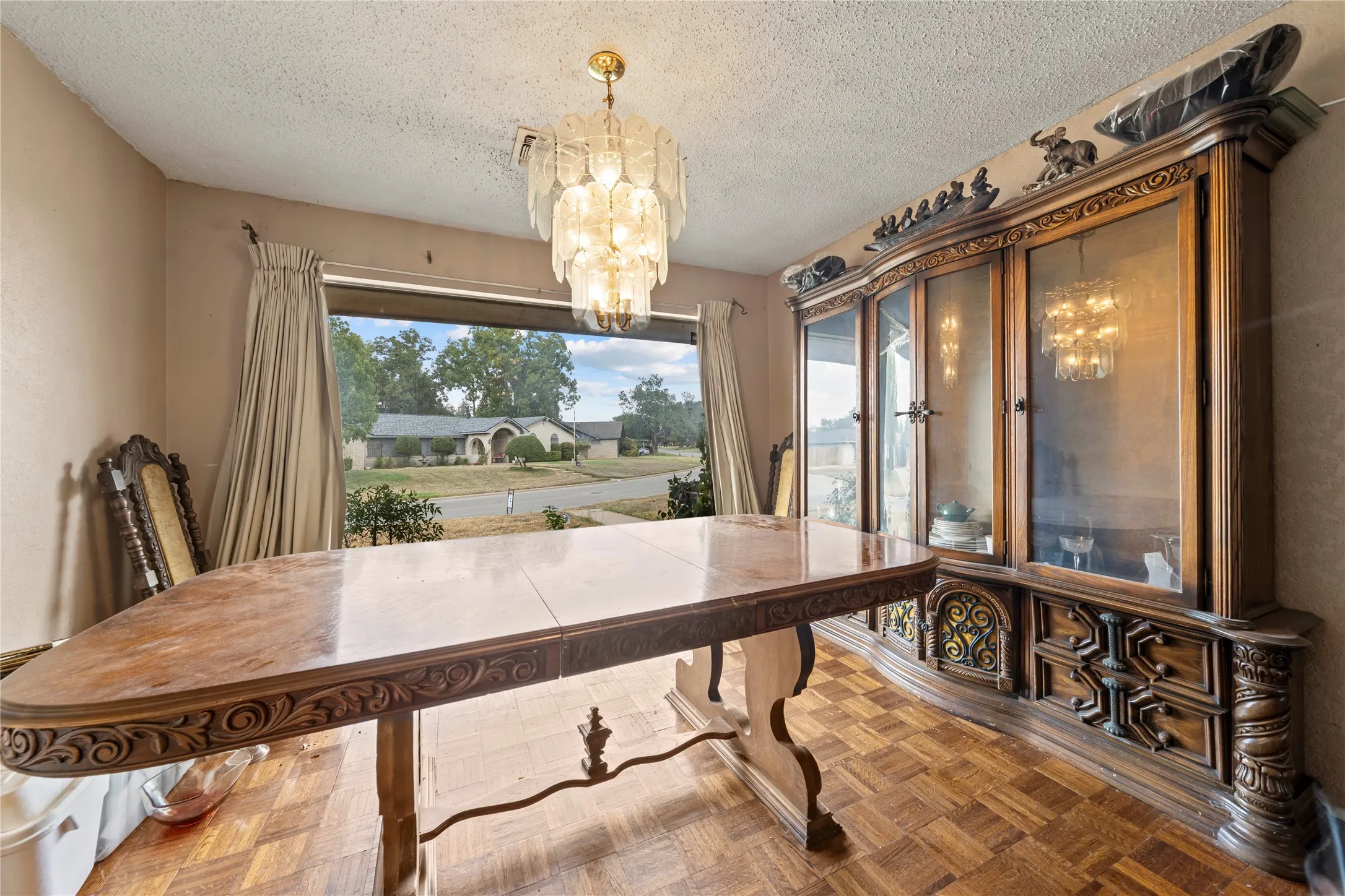 Single Family Residence For Sale in Mc Lennan County , 1815 Mahalia Drive, Waco, Texas 76705, 3 Bedroom, 2 Bathroom, 2 Garage spaces, 2,647 Sqft, built in 1966, mls#21390124, Real Estate Agent in Waco, Homes For Sale in Mc Lennan county, Homes For Sale in Waco, Realtor in Waco Texas, Real Estate Brokerage Independent Realty Texas, Luminita Cordes Realtor