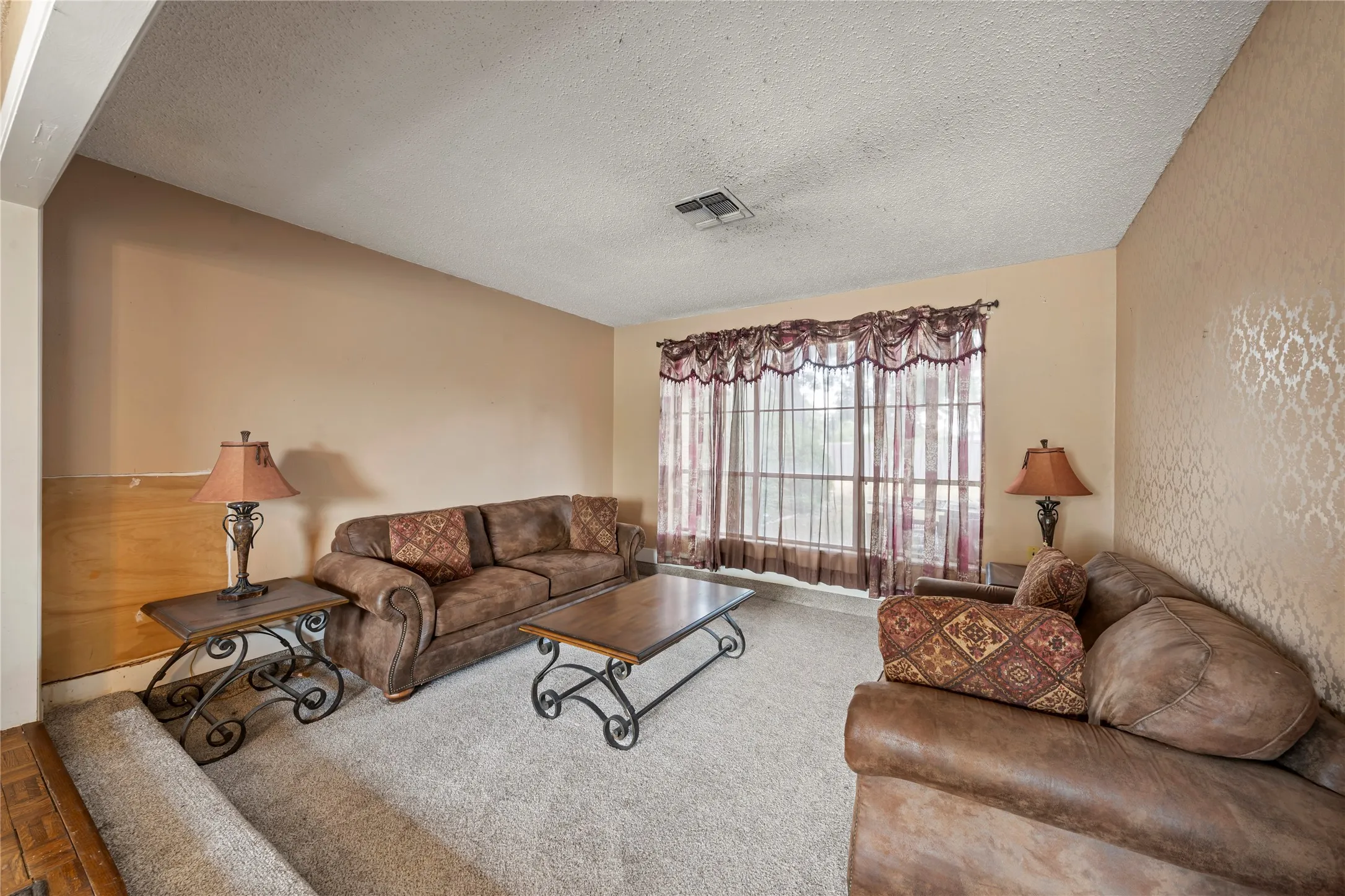 Single Family Residence For Sale in Mc Lennan County , 1815 Mahalia Drive, Waco, Texas 76705, 3 Bedroom, 2 Bathroom, 2 Garage spaces, 2,647 Sqft, built in 1966, mls#21390124, Real Estate Agent in Waco, Homes For Sale in Mc Lennan county, Homes For Sale in Waco, Realtor in Waco Texas, Real Estate Brokerage Independent Realty Texas, Luminita Cordes Realtor