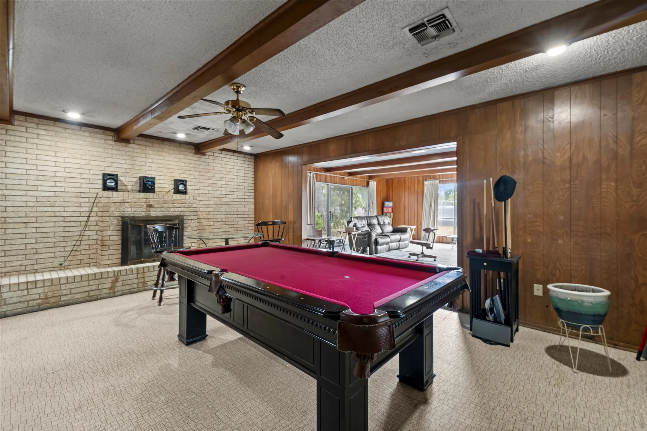 Single Family Residence For Sale in Mc Lennan County , 1815 Mahalia Drive, Waco, Texas 76705, 3 Bedroom, 2 Bathroom, 2 Garage spaces, 2,647 Sqft, built in 1966, mls#21390124, Real Estate Agent in Waco, Homes For Sale in Mc Lennan county, Homes For Sale in Waco, Realtor in Waco Texas, Real Estate Brokerage Independent Realty Texas, Luminita Cordes Realtor