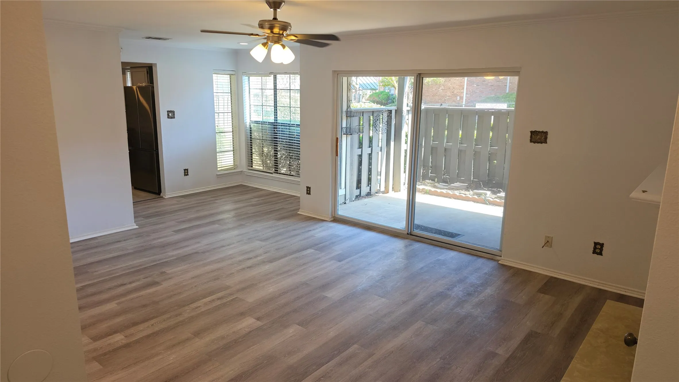 Condominium For Rent in Tarrant County , 2733 Silver Creek Drive 104, Arlington, Texas 76006, 2 Bedroom, 1 Bathroom, Garage spaces, 952 Sqft, built in 1983, mls#21391630, Real Estate Agent in Arlington, Homes For Rent in Tarrant county, Homes For Rent in Arlington, Realtor in Arlington Texas, Real Estate Brokerage Independent Realty Texas, Luminita Cordes Realtor