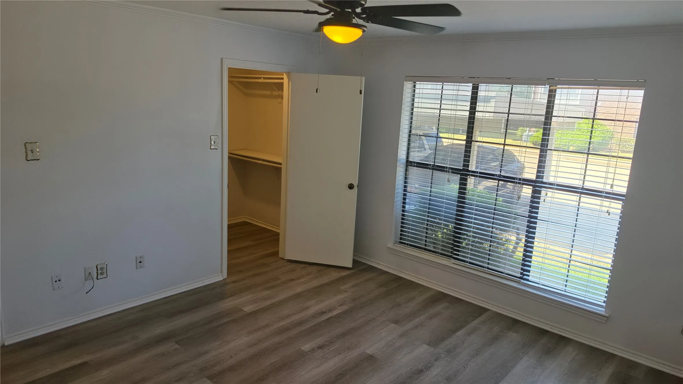 Bedroom towards closet