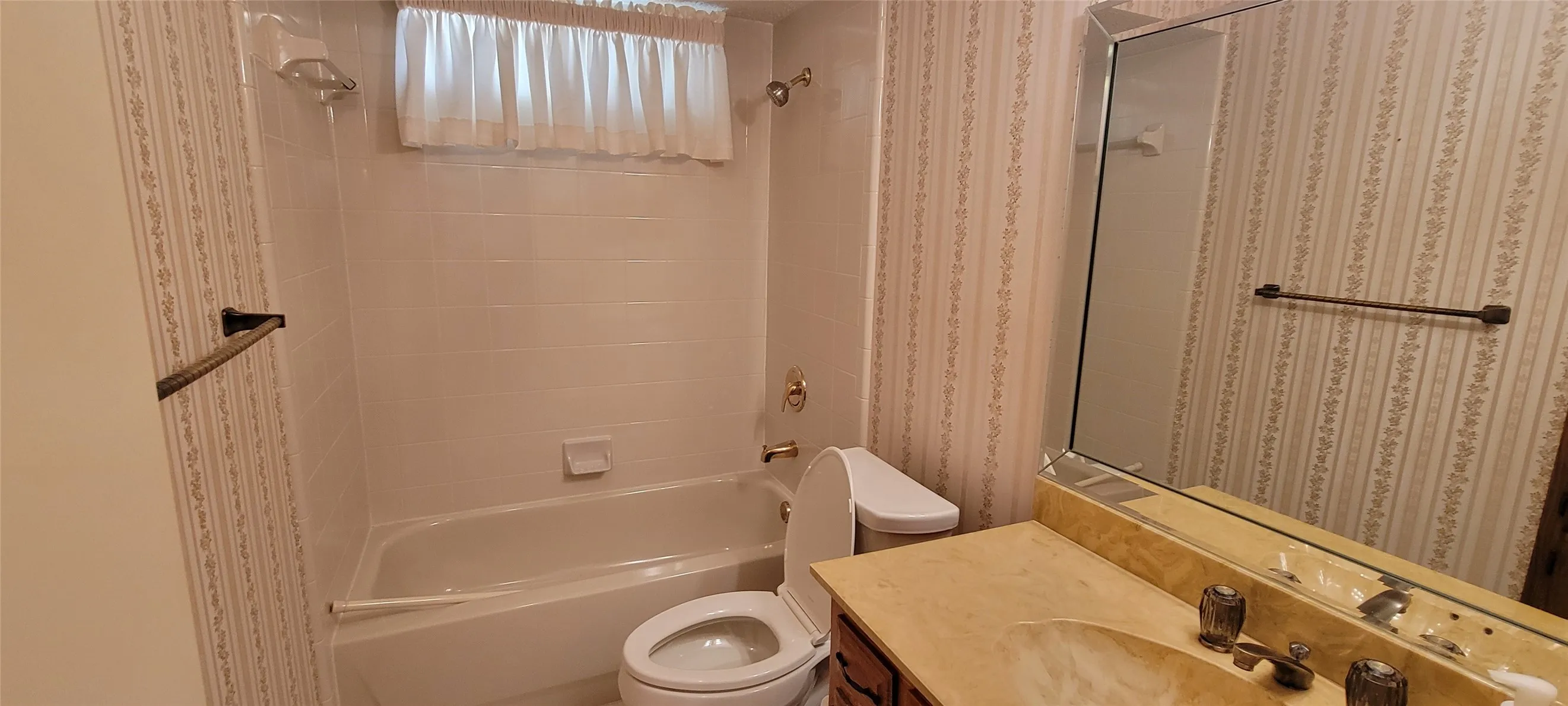 Single Family Residence For Sale in Dallas County , 1102 Morningstar Trail, Richardson, Texas 75081, 4 Bedroom, 3 Bathroom, 2 Garage spaces, 2,216 Sqft, built in 1978, mls#21383856, Real Estate Agent in Richardson, Homes For Sale in Dallas county, Homes For Sale in Richardson, Realtor in Richardson Texas, Real Estate Brokerage Independent Realty Texas, Luminita Cordes Realtor