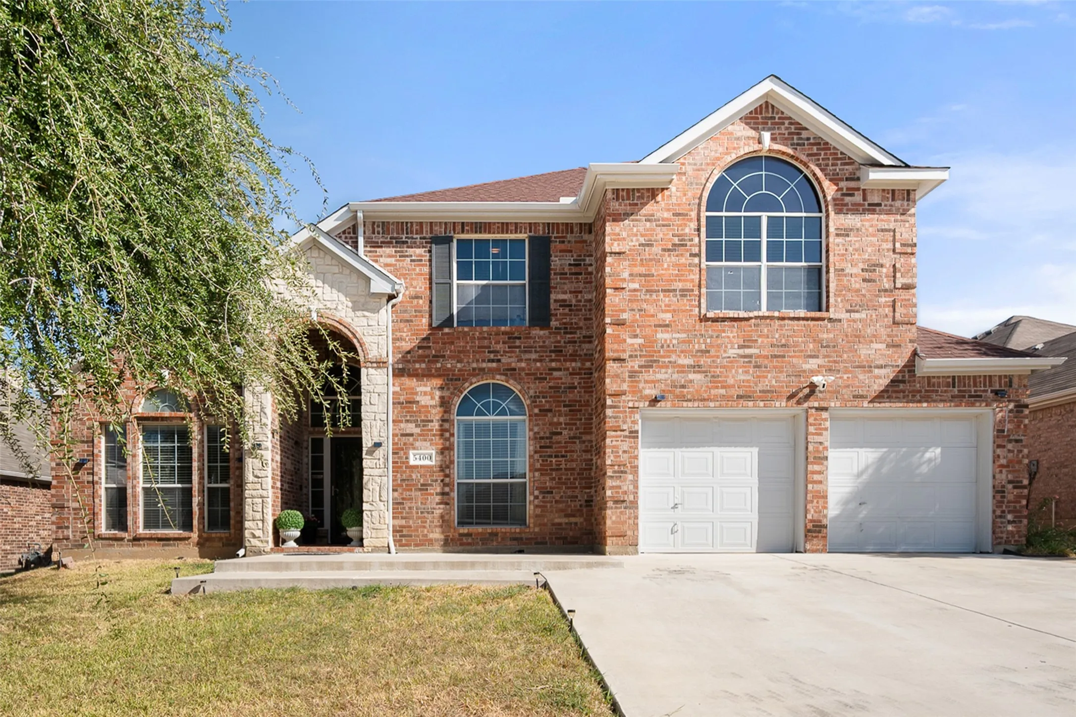 Single Family Residence For Sale in Tarrant County , 5400 Rolling Meadows Drive, Fort Worth, Texas 76123, 4 Bedroom, 3 Bathroom, 2 Garage spaces, 2,901 Sqft, built in 2002, mls#21390497, Real Estate Agent in Fort Worth, Homes For Sale in Tarrant county, Homes For Sale in Fort Worth, Realtor in Fort Worth Texas, Real Estate Brokerage Independent Realty Texas, Luminita Cordes Realtor