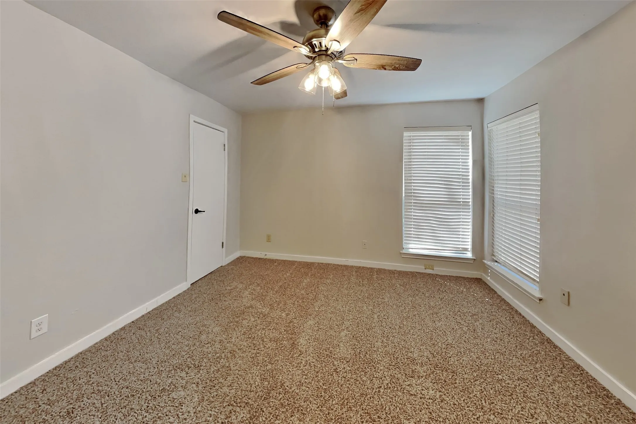 Duplex For Rent in Dallas County , 2204 Heritage Circle, Carrollton, Texas 75006, 2 Bedroom, 2 Bathroom, 2 Garage spaces, 1,473 Sqft, built in 1978, mls#21391633, Real Estate Agent in Carrollton, Homes For Rent in Dallas county, Homes For Rent in Carrollton, Realtor in Carrollton Texas, Real Estate Brokerage Independent Realty Texas, Luminita Cordes Realtor