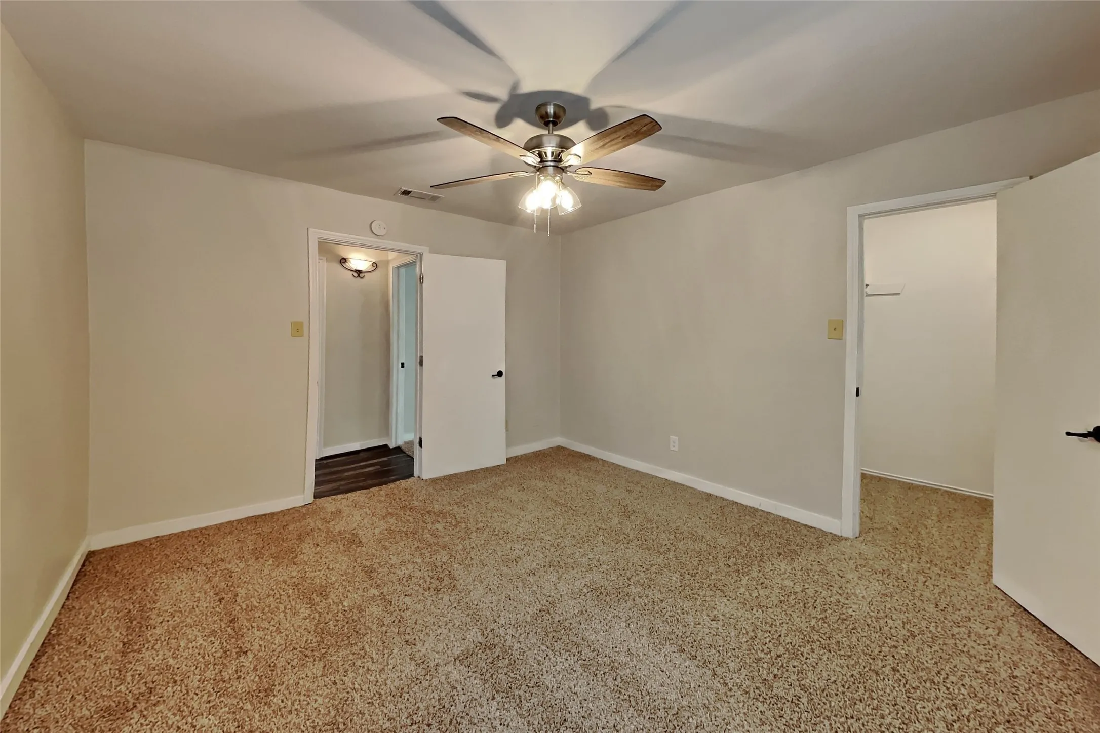 Duplex For Rent in Dallas County , 2204 Heritage Circle, Carrollton, Texas 75006, 2 Bedroom, 2 Bathroom, 2 Garage spaces, 1,473 Sqft, built in 1978, mls#21391633, Real Estate Agent in Carrollton, Homes For Rent in Dallas county, Homes For Rent in Carrollton, Realtor in Carrollton Texas, Real Estate Brokerage Independent Realty Texas, Luminita Cordes Realtor