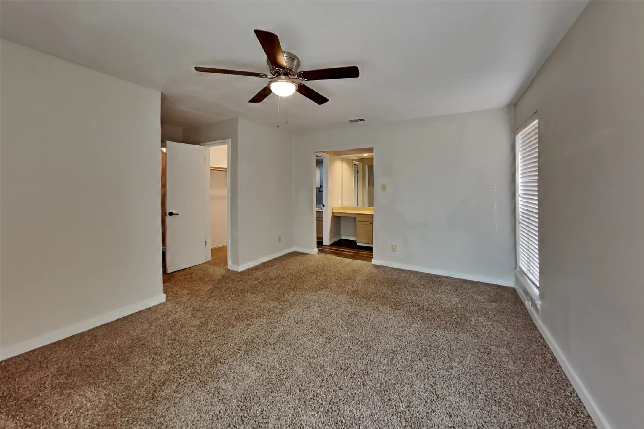 Duplex For Rent in Dallas County , 2204 Heritage Circle, Carrollton, Texas 75006, 2 Bedroom, 2 Bathroom, 2 Garage spaces, 1,473 Sqft, built in 1978, mls#21391633, Real Estate Agent in Carrollton, Homes For Rent in Dallas county, Homes For Rent in Carrollton, Realtor in Carrollton Texas, Real Estate Brokerage Independent Realty Texas, Luminita Cordes Realtor