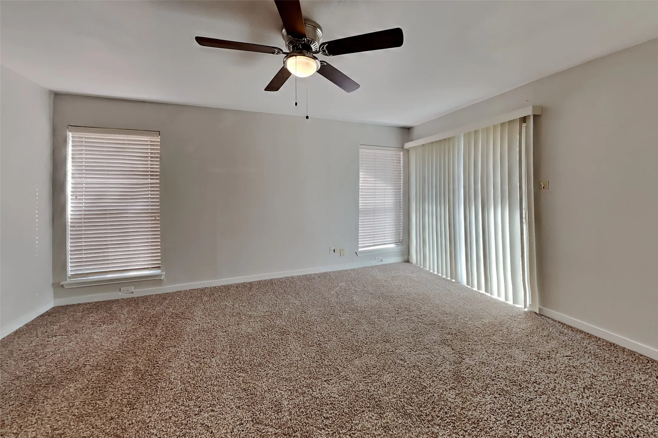Duplex For Rent in Dallas County , 2204 Heritage Circle, Carrollton, Texas 75006, 2 Bedroom, 2 Bathroom, 2 Garage spaces, 1,473 Sqft, built in 1978, mls#21391633, Real Estate Agent in Carrollton, Homes For Rent in Dallas county, Homes For Rent in Carrollton, Realtor in Carrollton Texas, Real Estate Brokerage Independent Realty Texas, Luminita Cordes Realtor