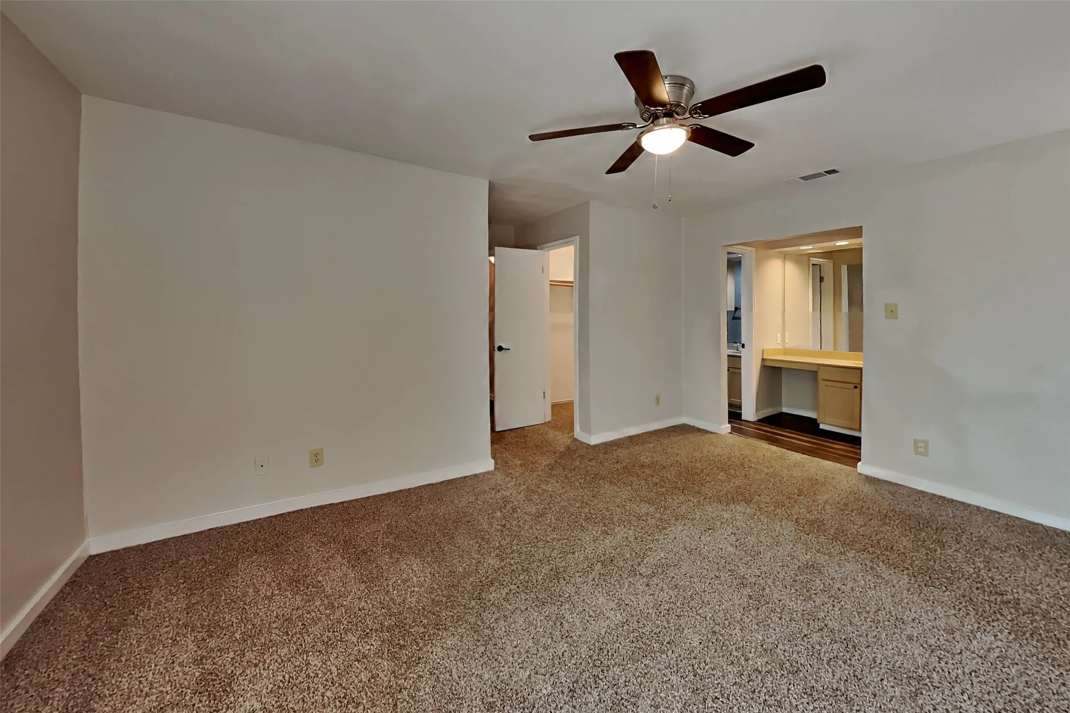 Duplex For Rent in Dallas County , 2204 Heritage Circle, Carrollton, Texas 75006, 2 Bedroom, 2 Bathroom, 2 Garage spaces, 1,473 Sqft, built in 1978, mls#21391633, Real Estate Agent in Carrollton, Homes For Rent in Dallas county, Homes For Rent in Carrollton, Realtor in Carrollton Texas, Real Estate Brokerage Independent Realty Texas, Luminita Cordes Realtor