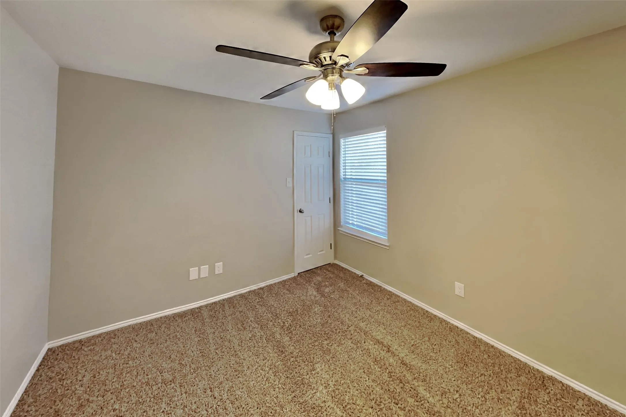 Single Family Residence For Rent in Tarrant County , 5105 Persimmon Court, Fort Worth, Texas 76244, 4 Bedroom, 2 Bathroom, 2 Garage spaces, 1,911 Sqft, built in 2003, mls#21391635, Real Estate Agent in Fort Worth, Homes For Rent in Tarrant county, Homes For Rent in Fort Worth, Realtor in Fort Worth Texas, Real Estate Brokerage Independent Realty Texas, Luminita Cordes Realtor