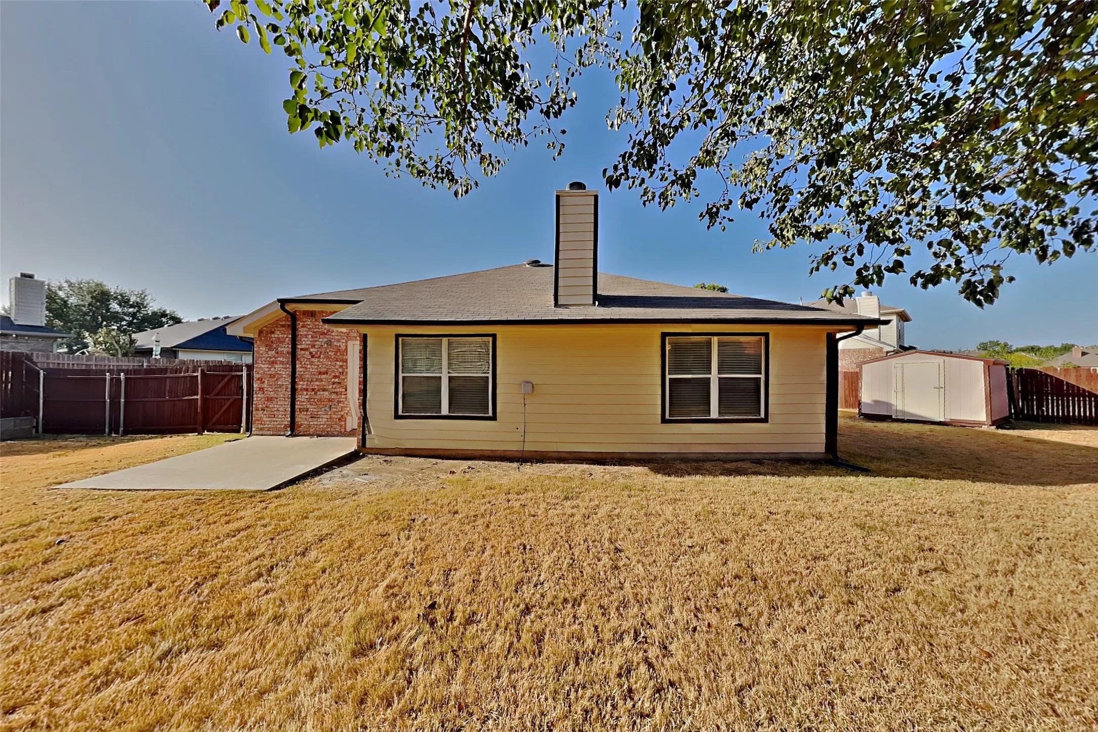 Single Family Residence For Rent in Tarrant County , 5105 Persimmon Court, Fort Worth, Texas 76244, 4 Bedroom, 2 Bathroom, 2 Garage spaces, 1,911 Sqft, built in 2003, mls#21391635, Real Estate Agent in Fort Worth, Homes For Rent in Tarrant county, Homes For Rent in Fort Worth, Realtor in Fort Worth Texas, Real Estate Brokerage Independent Realty Texas, Luminita Cordes Realtor