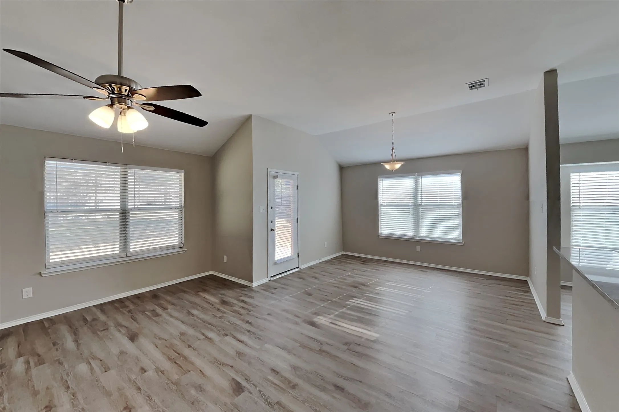 Single Family Residence For Rent in Tarrant County , 5105 Persimmon Court, Fort Worth, Texas 76244, 4 Bedroom, 2 Bathroom, 2 Garage spaces, 1,911 Sqft, built in 2003, mls#21391635, Real Estate Agent in Fort Worth, Homes For Rent in Tarrant county, Homes For Rent in Fort Worth, Realtor in Fort Worth Texas, Real Estate Brokerage Independent Realty Texas, Luminita Cordes Realtor