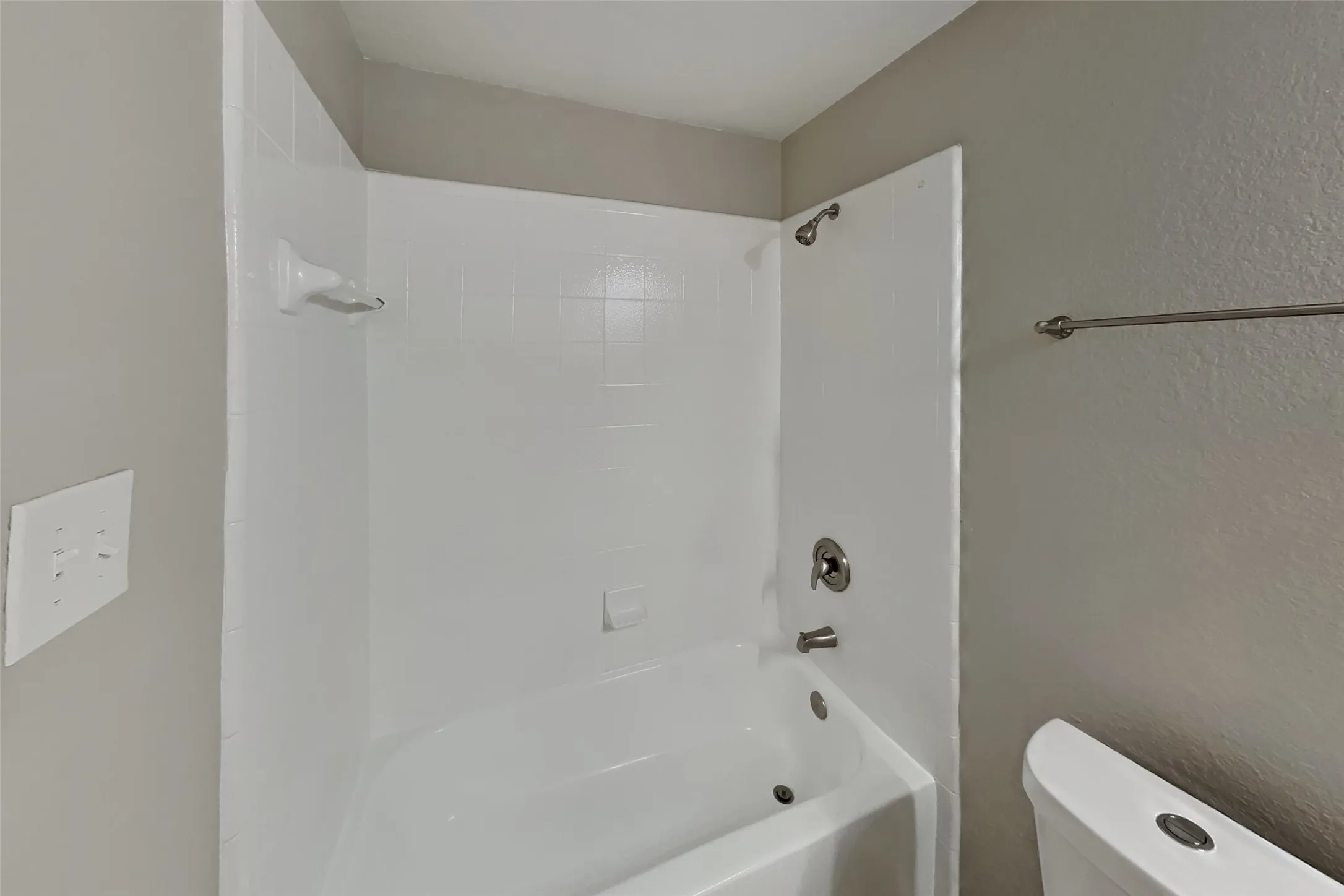 Single Family Residence For Rent in Tarrant County , 5105 Persimmon Court, Fort Worth, Texas 76244, 4 Bedroom, 2 Bathroom, 2 Garage spaces, 1,911 Sqft, built in 2003, mls#21391635, Real Estate Agent in Fort Worth, Homes For Rent in Tarrant county, Homes For Rent in Fort Worth, Realtor in Fort Worth Texas, Real Estate Brokerage Independent Realty Texas, Luminita Cordes Realtor