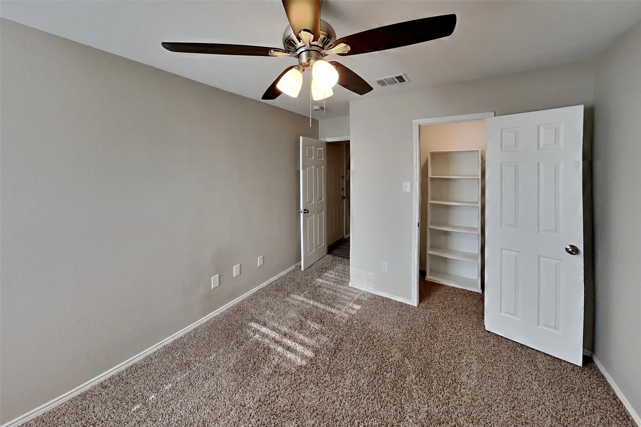 Single Family Residence For Rent in Tarrant County , 5105 Persimmon Court, Fort Worth, Texas 76244, 4 Bedroom, 2 Bathroom, 2 Garage spaces, 1,911 Sqft, built in 2003, mls#21391635, Real Estate Agent in Fort Worth, Homes For Rent in Tarrant county, Homes For Rent in Fort Worth, Realtor in Fort Worth Texas, Real Estate Brokerage Independent Realty Texas, Luminita Cordes Realtor