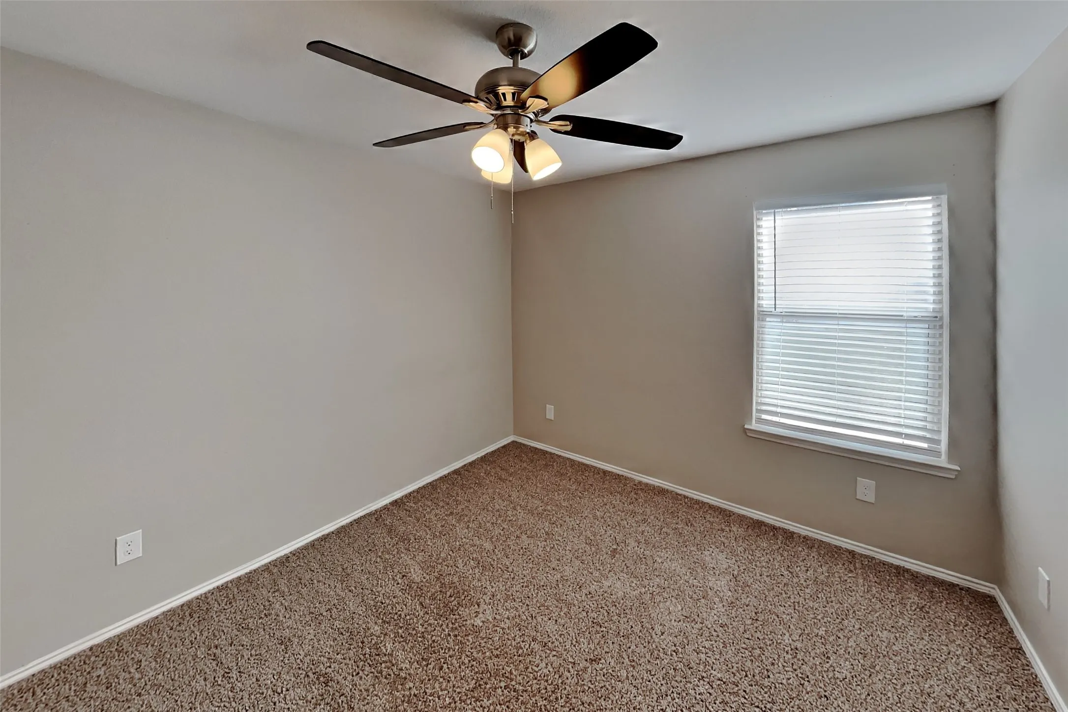 Single Family Residence For Rent in Tarrant County , 5105 Persimmon Court, Fort Worth, Texas 76244, 4 Bedroom, 2 Bathroom, 2 Garage spaces, 1,911 Sqft, built in 2003, mls#21391635, Real Estate Agent in Fort Worth, Homes For Rent in Tarrant county, Homes For Rent in Fort Worth, Realtor in Fort Worth Texas, Real Estate Brokerage Independent Realty Texas, Luminita Cordes Realtor