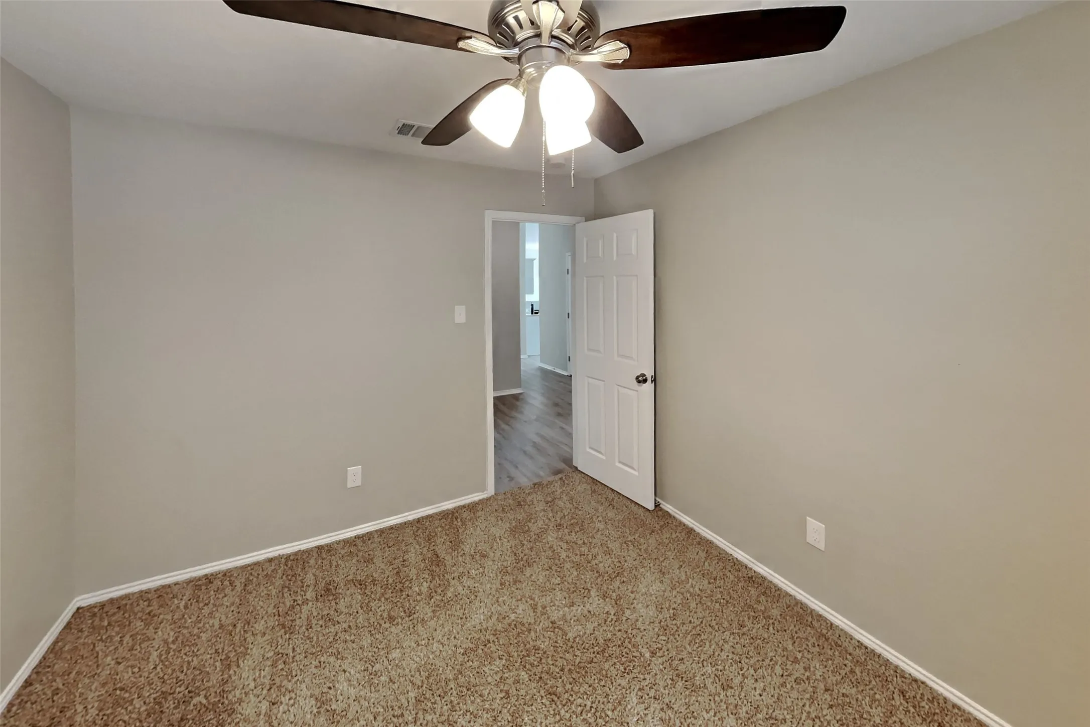 Single Family Residence For Rent in Tarrant County , 5105 Persimmon Court, Fort Worth, Texas 76244, 4 Bedroom, 2 Bathroom, 2 Garage spaces, 1,911 Sqft, built in 2003, mls#21391635, Real Estate Agent in Fort Worth, Homes For Rent in Tarrant county, Homes For Rent in Fort Worth, Realtor in Fort Worth Texas, Real Estate Brokerage Independent Realty Texas, Luminita Cordes Realtor