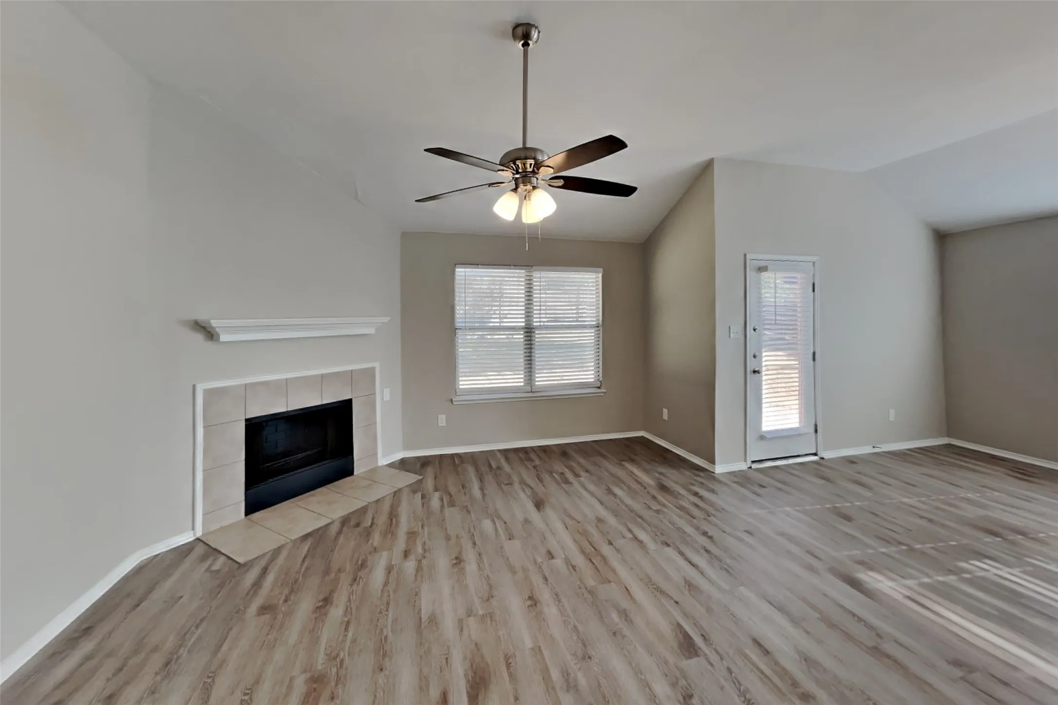 Single Family Residence For Rent in Tarrant County , 5105 Persimmon Court, Fort Worth, Texas 76244, 4 Bedroom, 2 Bathroom, 2 Garage spaces, 1,911 Sqft, built in 2003, mls#21391635, Real Estate Agent in Fort Worth, Homes For Rent in Tarrant county, Homes For Rent in Fort Worth, Realtor in Fort Worth Texas, Real Estate Brokerage Independent Realty Texas, Luminita Cordes Realtor