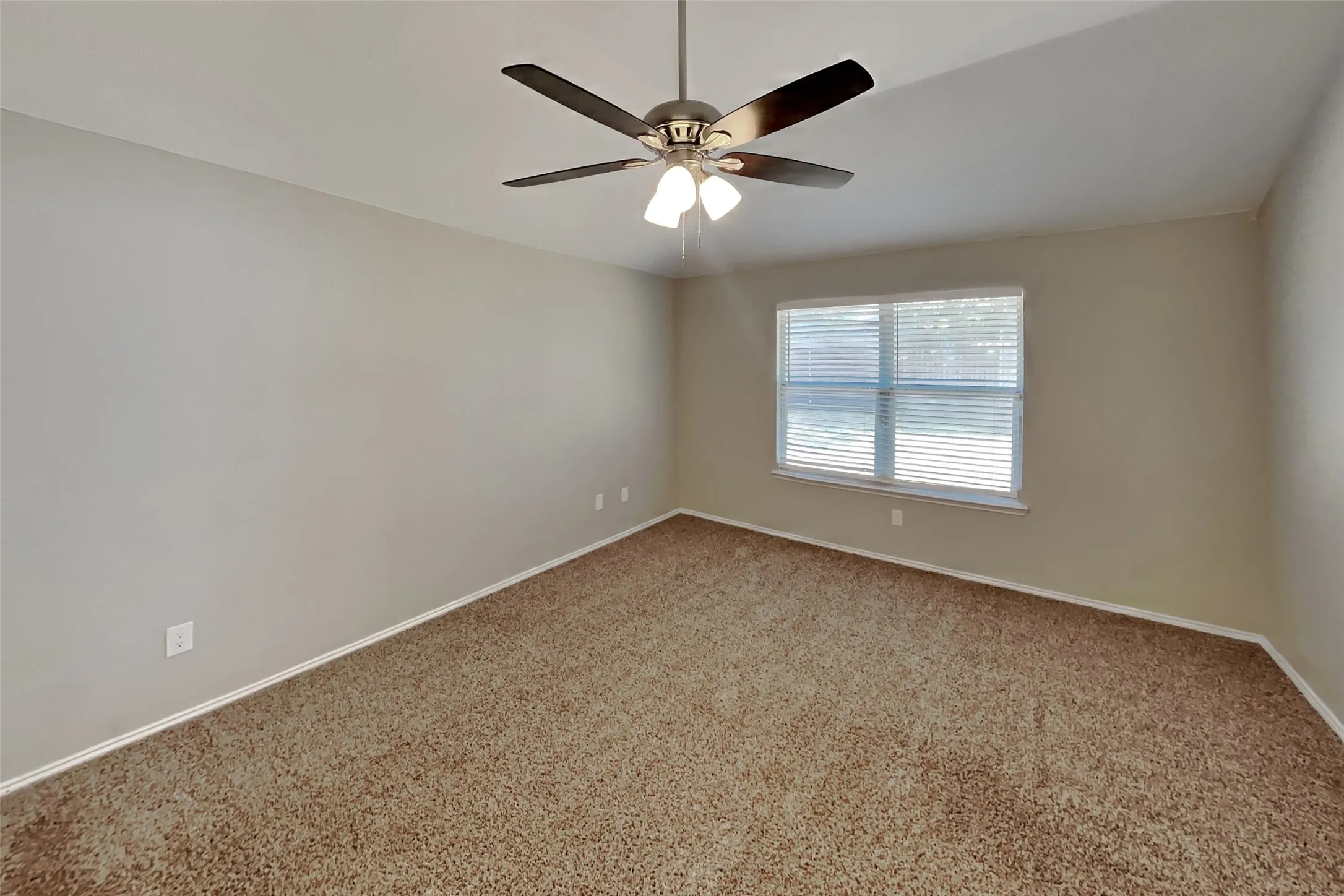 Single Family Residence For Rent in Tarrant County , 5105 Persimmon Court, Fort Worth, Texas 76244, 4 Bedroom, 2 Bathroom, 2 Garage spaces, 1,911 Sqft, built in 2003, mls#21391635, Real Estate Agent in Fort Worth, Homes For Rent in Tarrant county, Homes For Rent in Fort Worth, Realtor in Fort Worth Texas, Real Estate Brokerage Independent Realty Texas, Luminita Cordes Realtor