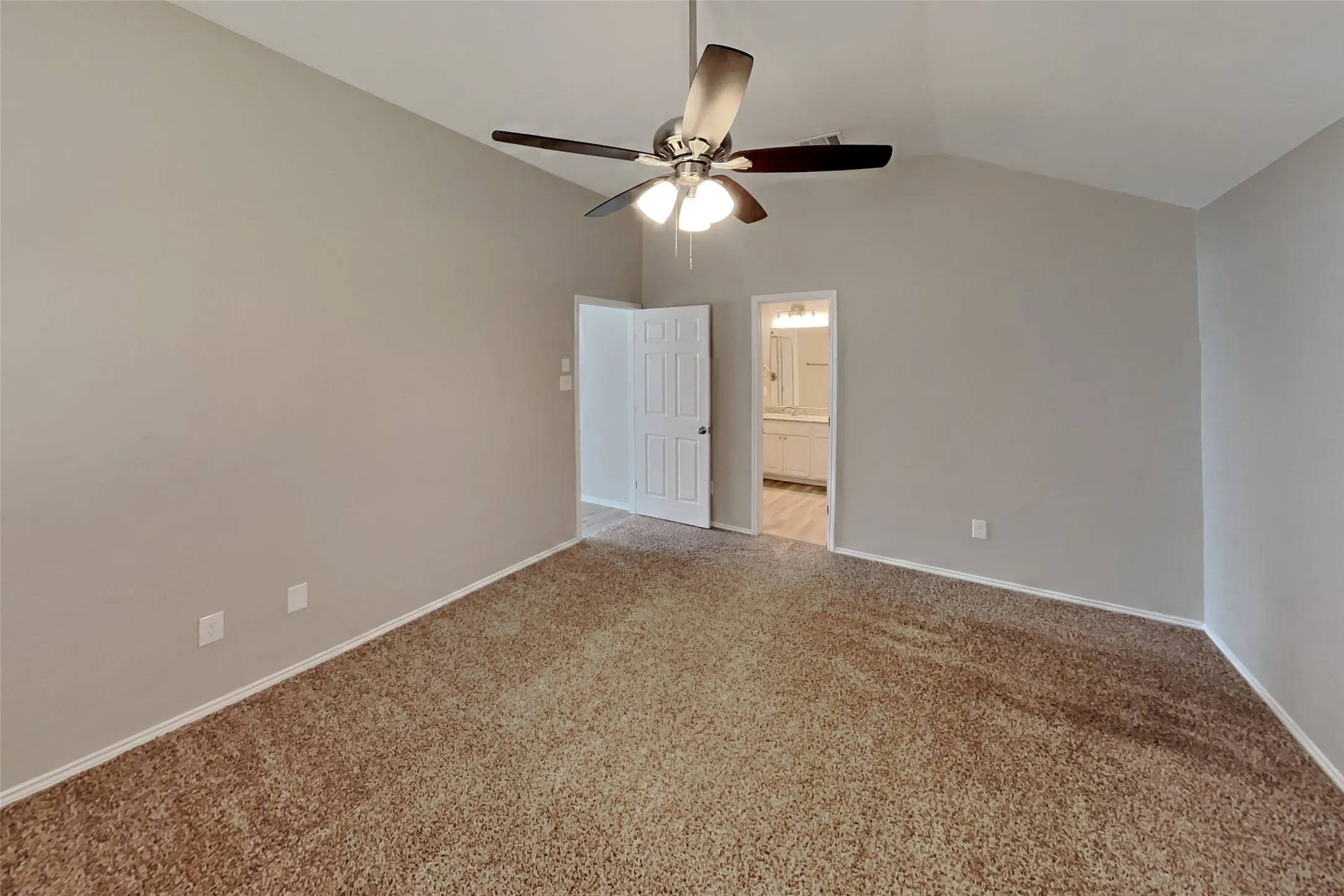 Single Family Residence For Rent in Tarrant County , 5105 Persimmon Court, Fort Worth, Texas 76244, 4 Bedroom, 2 Bathroom, 2 Garage spaces, 1,911 Sqft, built in 2003, mls#21391635, Real Estate Agent in Fort Worth, Homes For Rent in Tarrant county, Homes For Rent in Fort Worth, Realtor in Fort Worth Texas, Real Estate Brokerage Independent Realty Texas, Luminita Cordes Realtor