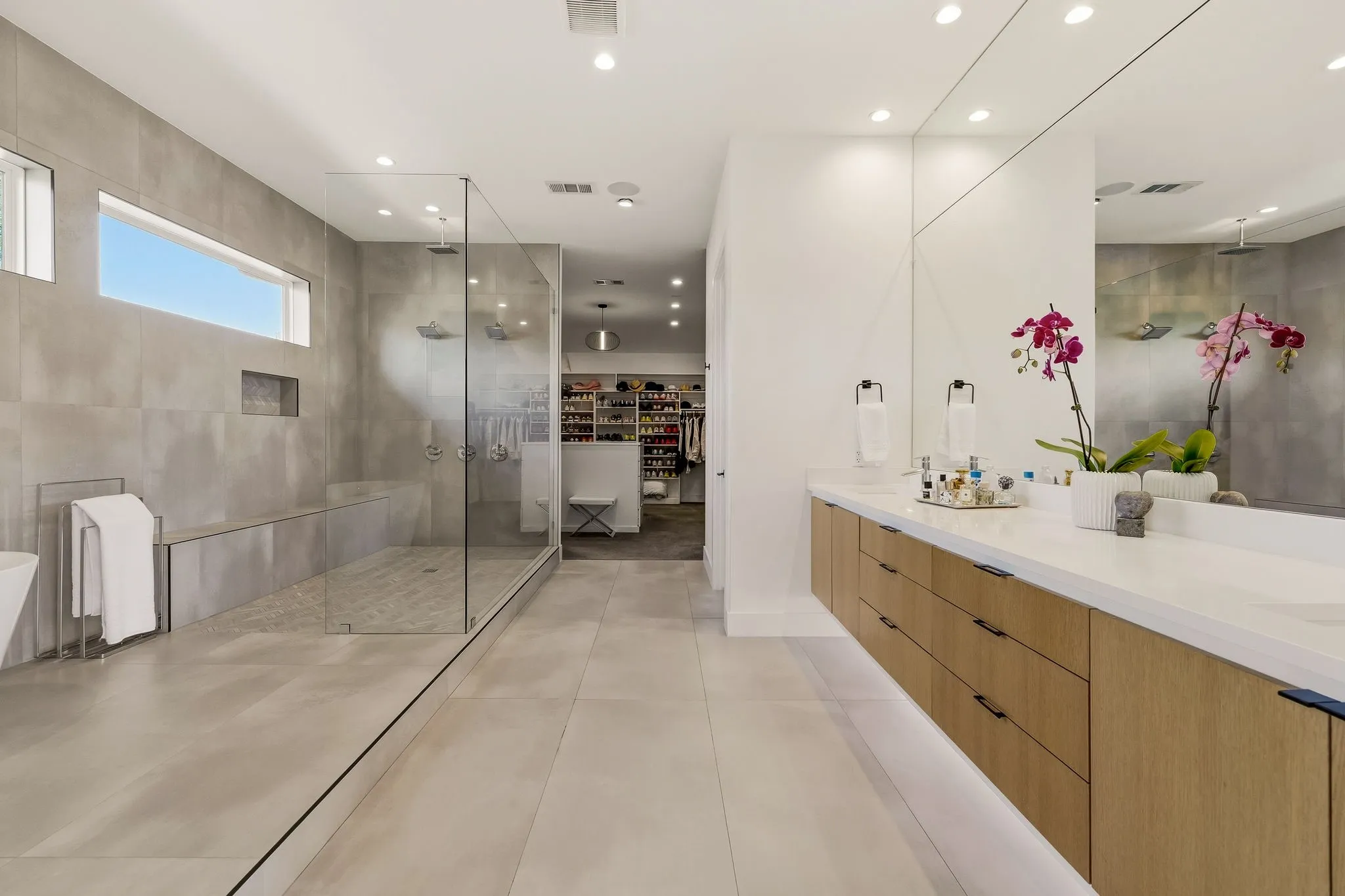 Single Family Residence For Sale in Dallas County , 9733 Mixon Drive, Dallas, Texas 75220, 3 Bedroom, 4 Bathroom, 2 Garage spaces, 3,269 Sqft, built in 2019, mls#21385536, Real Estate Agent in Dallas, Homes For Sale in Dallas county, Homes For Sale in Dallas, Realtor in Dallas Texas, Real Estate Brokerage Independent Realty Texas, Luminita Cordes Realtor