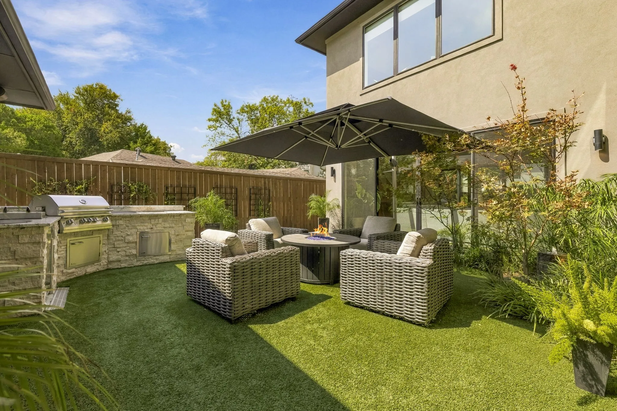 Single Family Residence For Sale in Dallas County , 9733 Mixon Drive, Dallas, Texas 75220, 3 Bedroom, 4 Bathroom, 2 Garage spaces, 3,269 Sqft, built in 2019, mls#21385536, Real Estate Agent in Dallas, Homes For Sale in Dallas county, Homes For Sale in Dallas, Realtor in Dallas Texas, Real Estate Brokerage Independent Realty Texas, Luminita Cordes Realtor