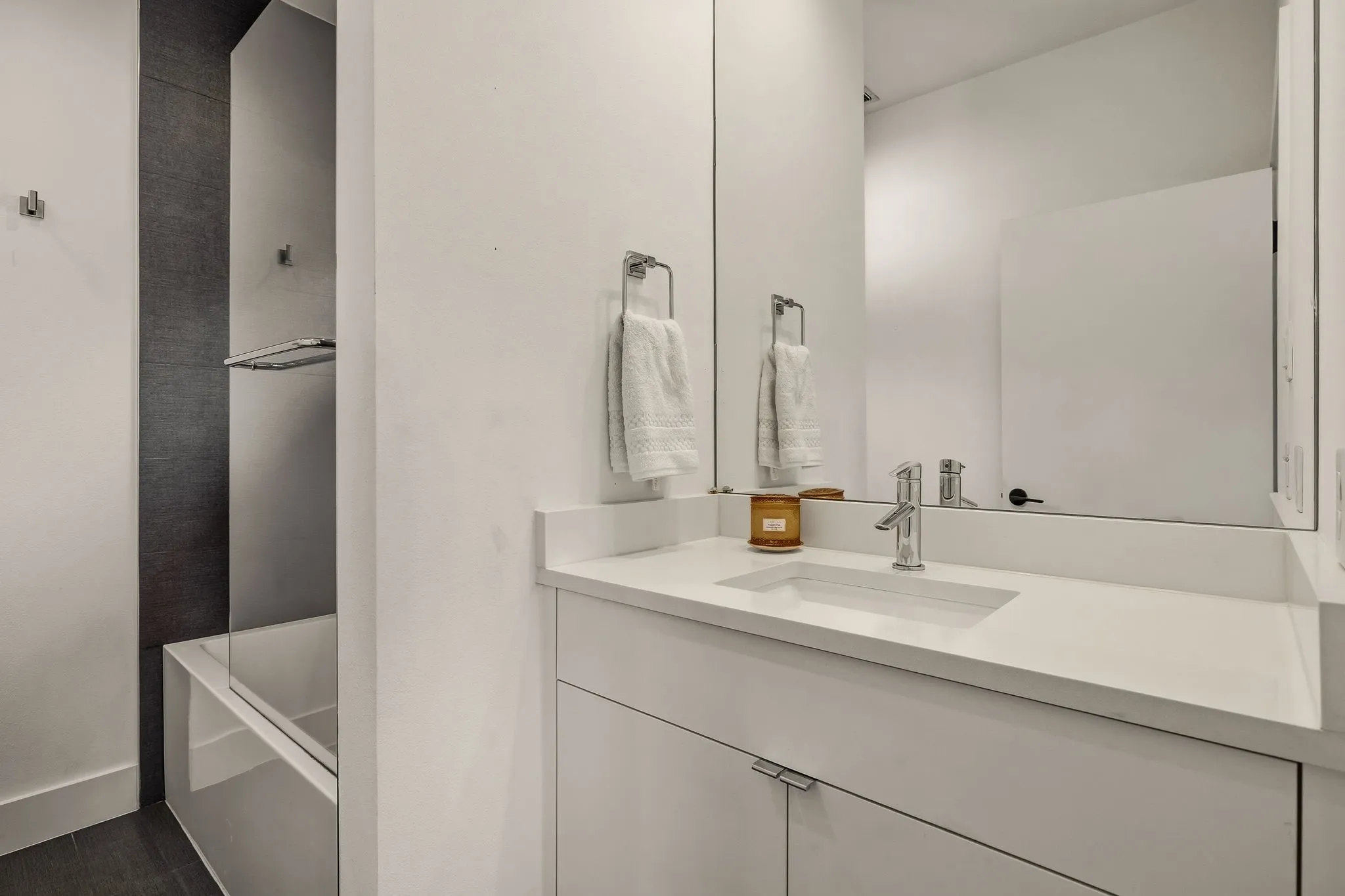 Single Family Residence For Sale in Dallas County , 9733 Mixon Drive, Dallas, Texas 75220, 3 Bedroom, 4 Bathroom, 2 Garage spaces, 3,269 Sqft, built in 2019, mls#21385536, Real Estate Agent in Dallas, Homes For Sale in Dallas county, Homes For Sale in Dallas, Realtor in Dallas Texas, Real Estate Brokerage Independent Realty Texas, Luminita Cordes Realtor