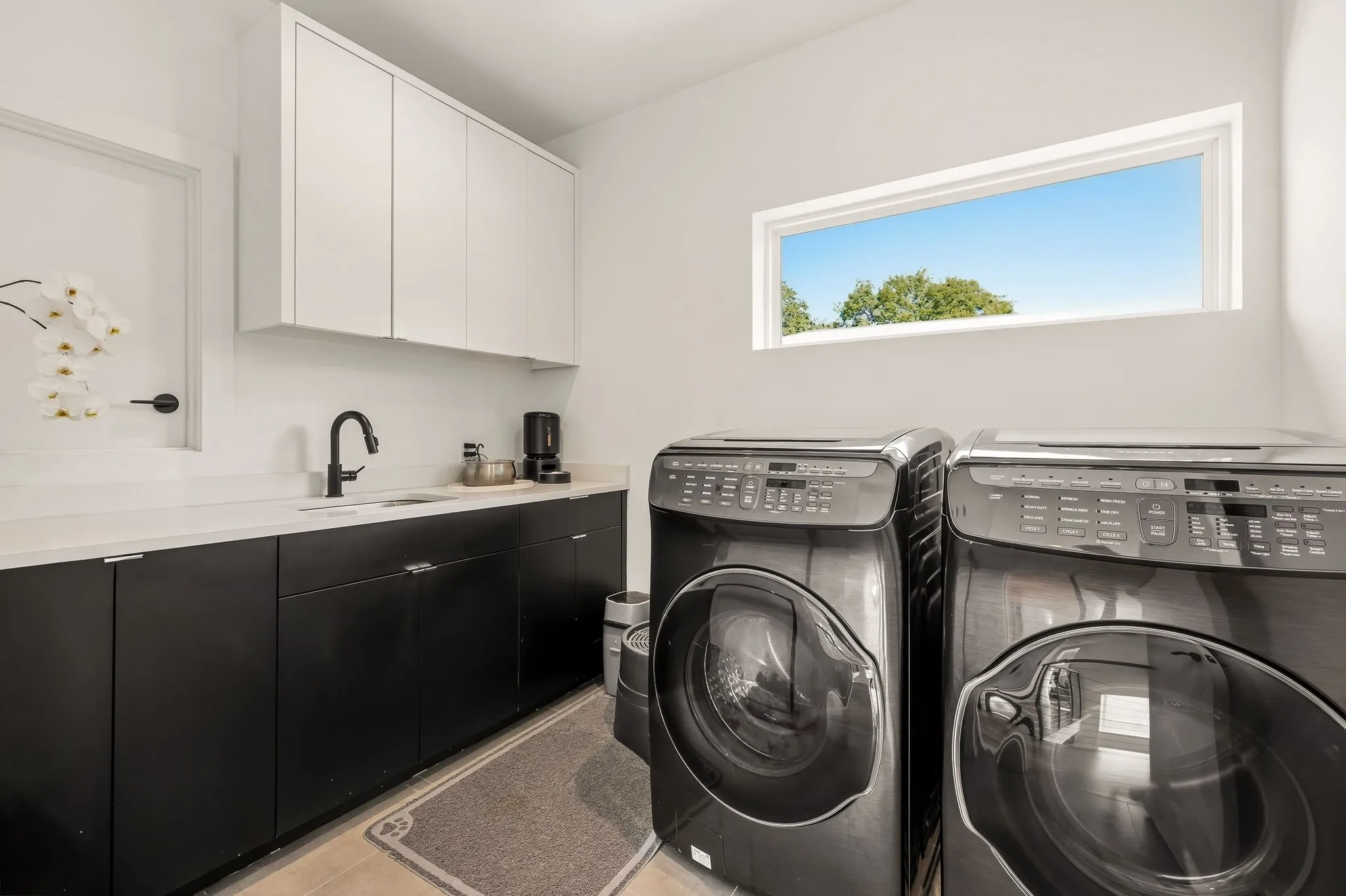 Single Family Residence For Sale in Dallas County , 9733 Mixon Drive, Dallas, Texas 75220, 3 Bedroom, 4 Bathroom, 2 Garage spaces, 3,269 Sqft, built in 2019, mls#21385536, Real Estate Agent in Dallas, Homes For Sale in Dallas county, Homes For Sale in Dallas, Realtor in Dallas Texas, Real Estate Brokerage Independent Realty Texas, Luminita Cordes Realtor