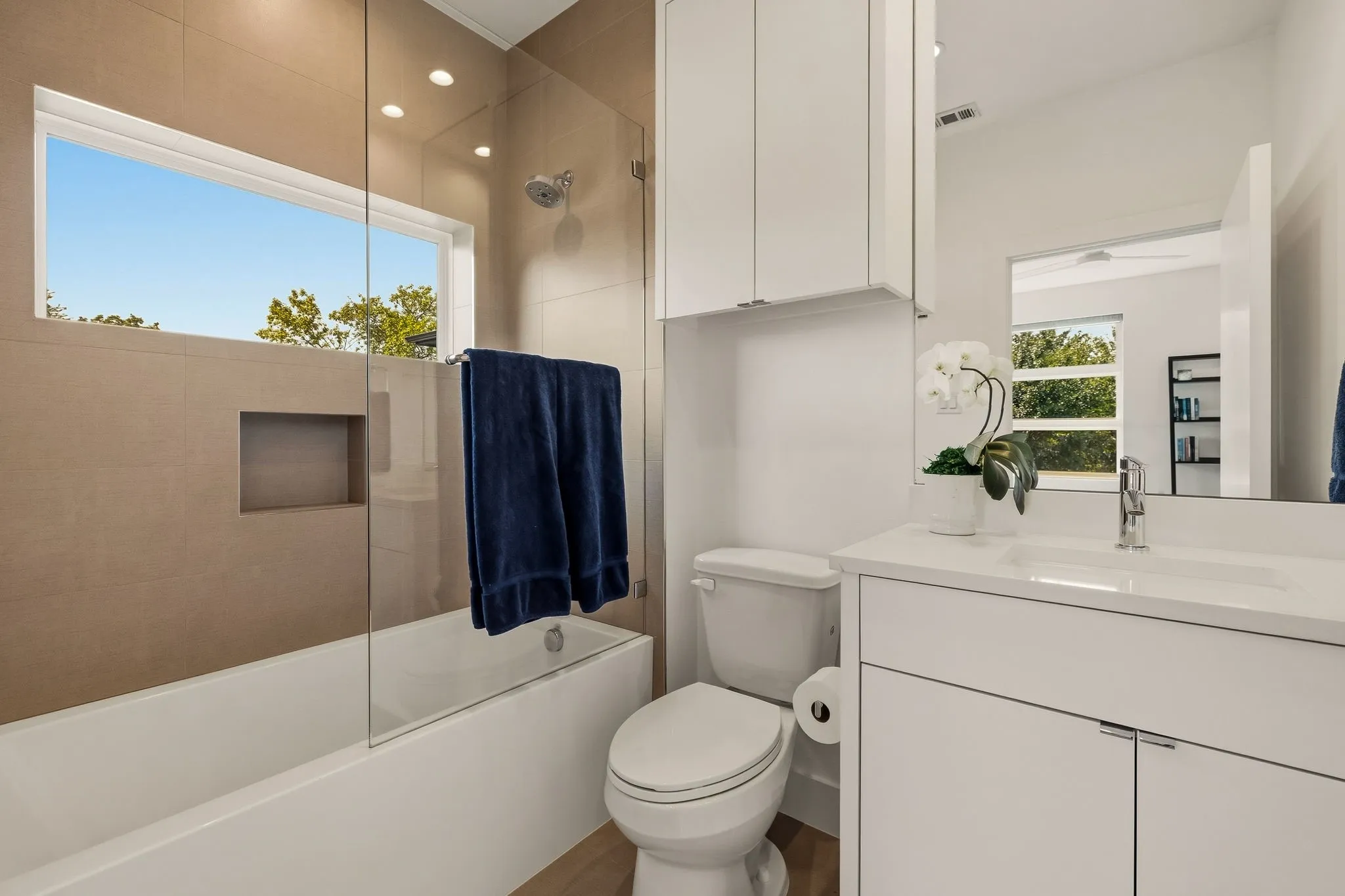 Single Family Residence For Sale in Dallas County , 9733 Mixon Drive, Dallas, Texas 75220, 3 Bedroom, 4 Bathroom, 2 Garage spaces, 3,269 Sqft, built in 2019, mls#21385536, Real Estate Agent in Dallas, Homes For Sale in Dallas county, Homes For Sale in Dallas, Realtor in Dallas Texas, Real Estate Brokerage Independent Realty Texas, Luminita Cordes Realtor