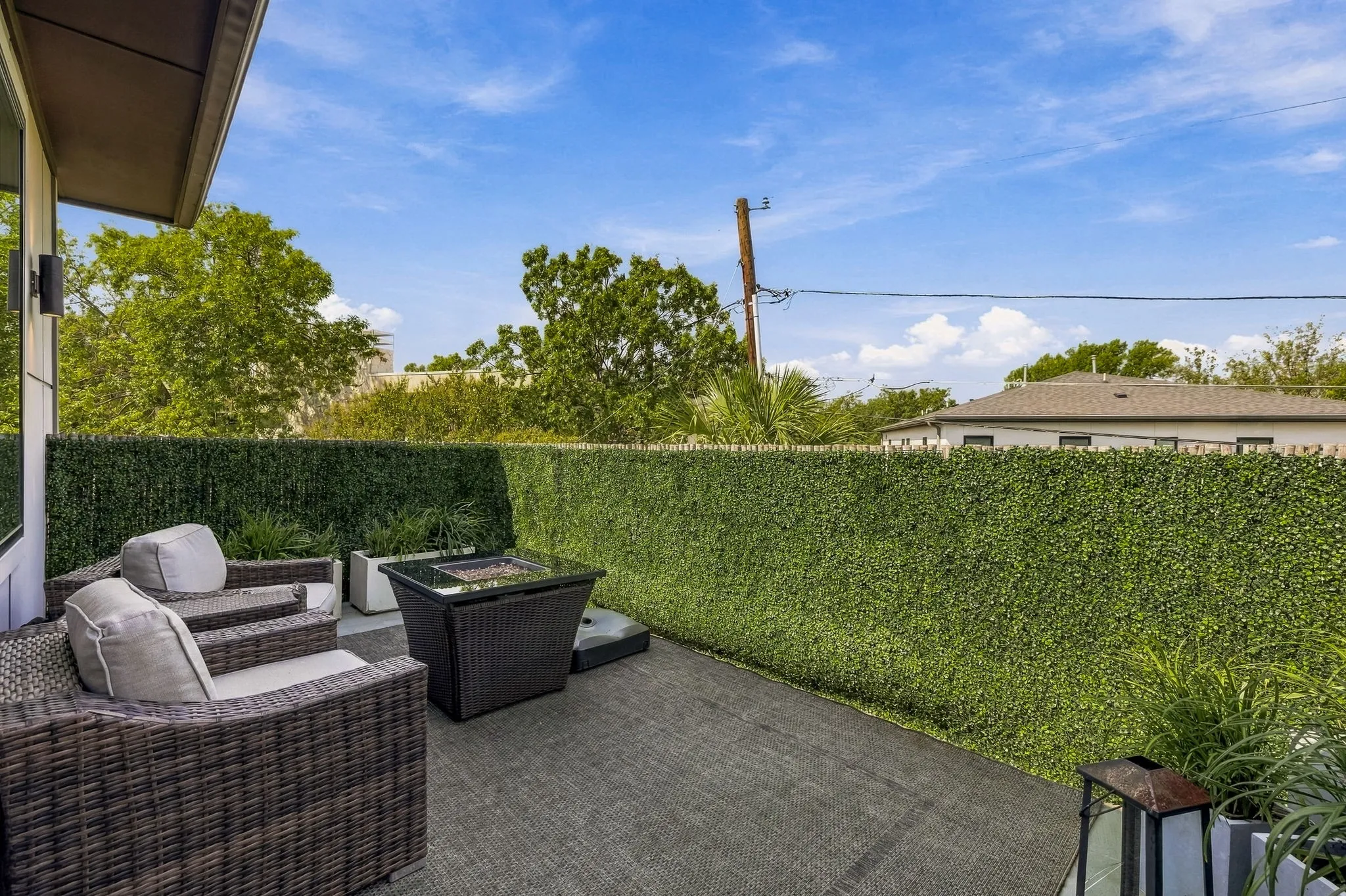Single Family Residence For Sale in Dallas County , 9733 Mixon Drive, Dallas, Texas 75220, 3 Bedroom, 4 Bathroom, 2 Garage spaces, 3,269 Sqft, built in 2019, mls#21385536, Real Estate Agent in Dallas, Homes For Sale in Dallas county, Homes For Sale in Dallas, Realtor in Dallas Texas, Real Estate Brokerage Independent Realty Texas, Luminita Cordes Realtor