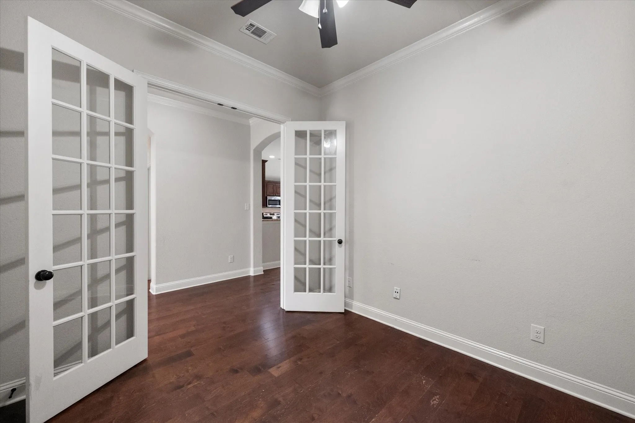 Single Family Residence For Sale in Ellis County , 217 Cambridge Street, Waxahachie, Texas 75165, 3 Bedroom, 2 Bathroom, 2 Garage spaces, 1,804 Sqft, built in 2015, mls#21387348, Real Estate Agent in Waxahachie, Homes For Sale in Ellis county, Homes For Sale in Waxahachie, Realtor in Waxahachie Texas, Real Estate Brokerage Independent Realty Texas, Luminita Cordes Realtor