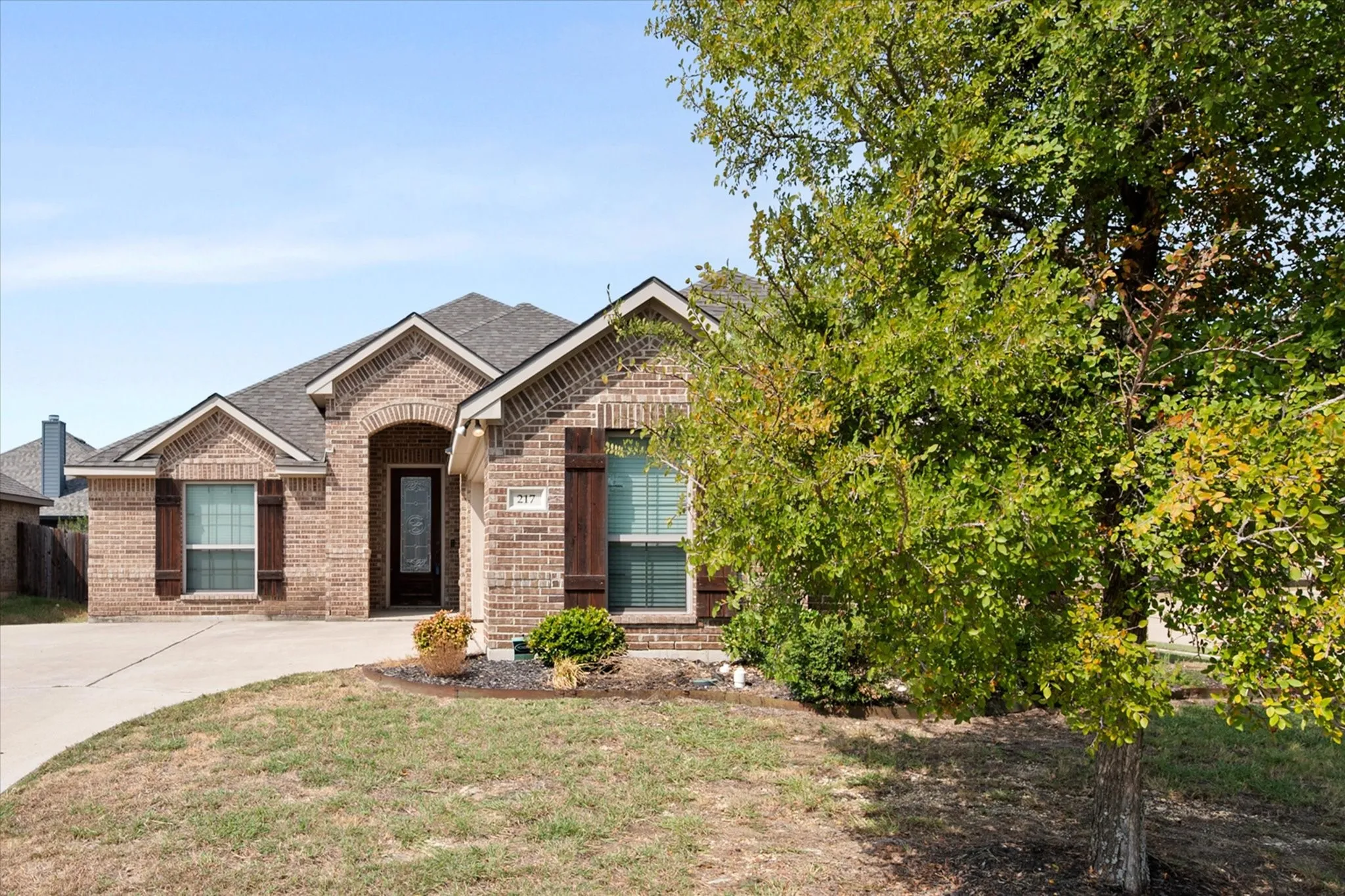 Single Family Residence For Sale in Ellis County , 217 Cambridge Street, Waxahachie, Texas 75165, 3 Bedroom, 2 Bathroom, 2 Garage spaces, 1,804 Sqft, built in 2015, mls#21387348, Real Estate Agent in Waxahachie, Homes For Sale in Ellis county, Homes For Sale in Waxahachie, Realtor in Waxahachie Texas, Real Estate Brokerage Independent Realty Texas, Luminita Cordes Realtor
