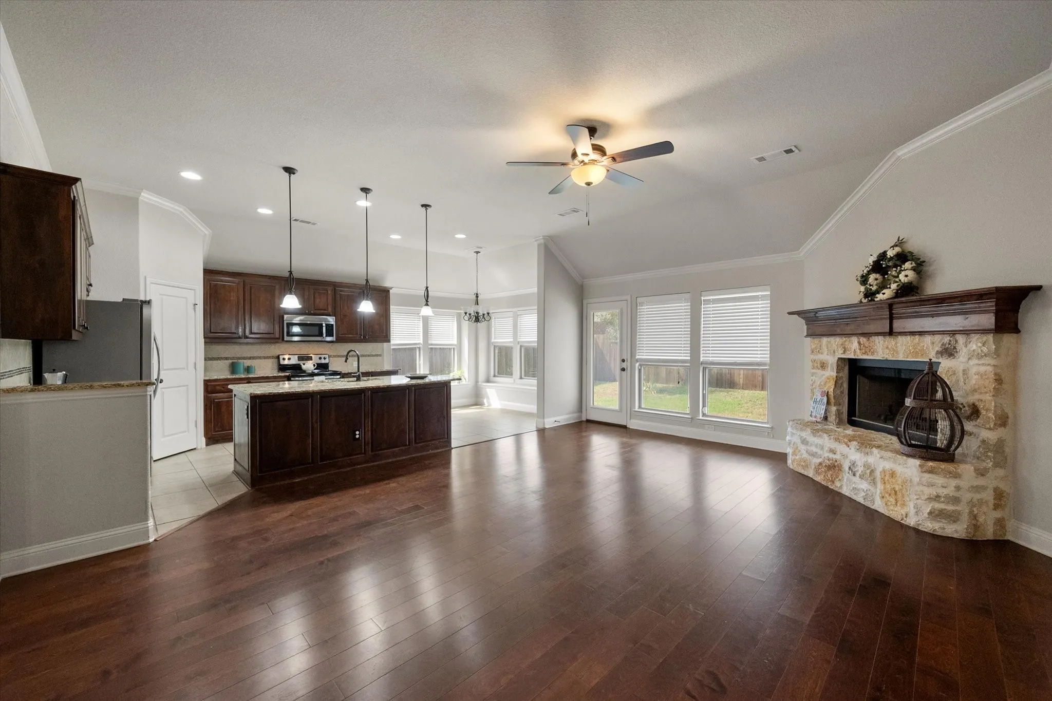 Single Family Residence For Sale in Ellis County , 217 Cambridge Street, Waxahachie, Texas 75165, 3 Bedroom, 2 Bathroom, 2 Garage spaces, 1,804 Sqft, built in 2015, mls#21387348, Real Estate Agent in Waxahachie, Homes For Sale in Ellis county, Homes For Sale in Waxahachie, Realtor in Waxahachie Texas, Real Estate Brokerage Independent Realty Texas, Luminita Cordes Realtor