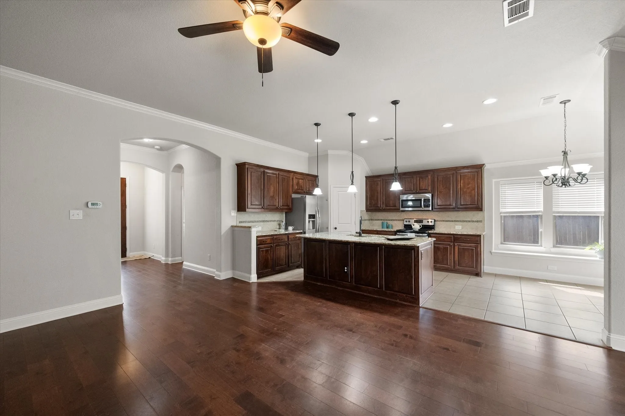 Single Family Residence For Sale in Ellis County , 217 Cambridge Street, Waxahachie, Texas 75165, 3 Bedroom, 2 Bathroom, 2 Garage spaces, 1,804 Sqft, built in 2015, mls#21387348, Real Estate Agent in Waxahachie, Homes For Sale in Ellis county, Homes For Sale in Waxahachie, Realtor in Waxahachie Texas, Real Estate Brokerage Independent Realty Texas, Luminita Cordes Realtor