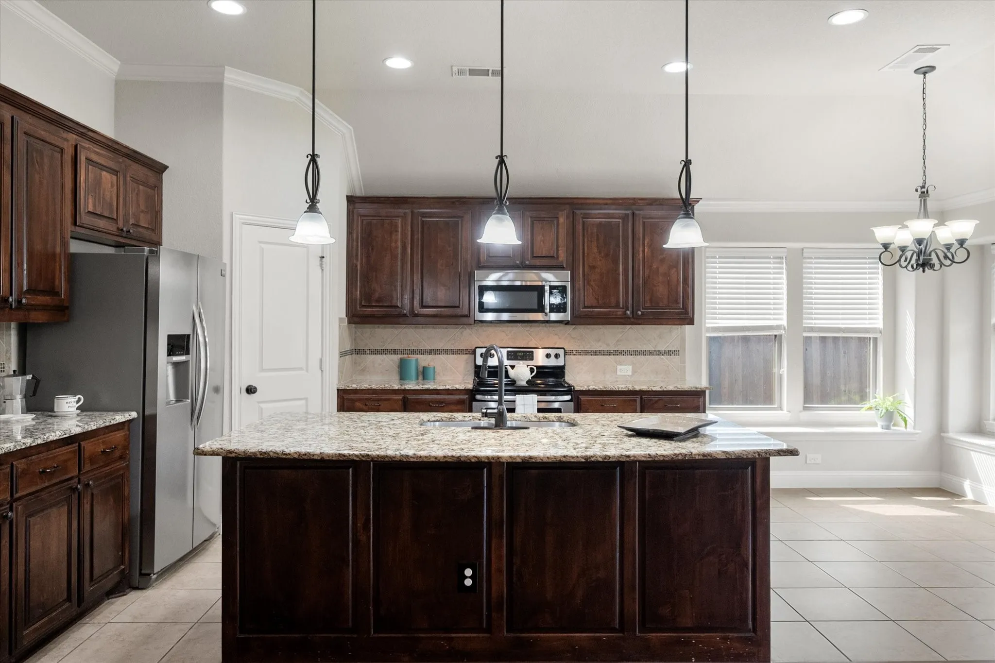 Single Family Residence For Sale in Ellis County , 217 Cambridge Street, Waxahachie, Texas 75165, 3 Bedroom, 2 Bathroom, 2 Garage spaces, 1,804 Sqft, built in 2015, mls#21387348, Real Estate Agent in Waxahachie, Homes For Sale in Ellis county, Homes For Sale in Waxahachie, Realtor in Waxahachie Texas, Real Estate Brokerage Independent Realty Texas, Luminita Cordes Realtor