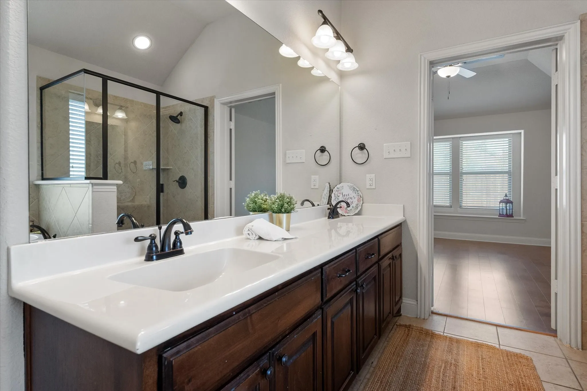 Single Family Residence For Sale in Ellis County , 217 Cambridge Street, Waxahachie, Texas 75165, 3 Bedroom, 2 Bathroom, 2 Garage spaces, 1,804 Sqft, built in 2015, mls#21387348, Real Estate Agent in Waxahachie, Homes For Sale in Ellis county, Homes For Sale in Waxahachie, Realtor in Waxahachie Texas, Real Estate Brokerage Independent Realty Texas, Luminita Cordes Realtor