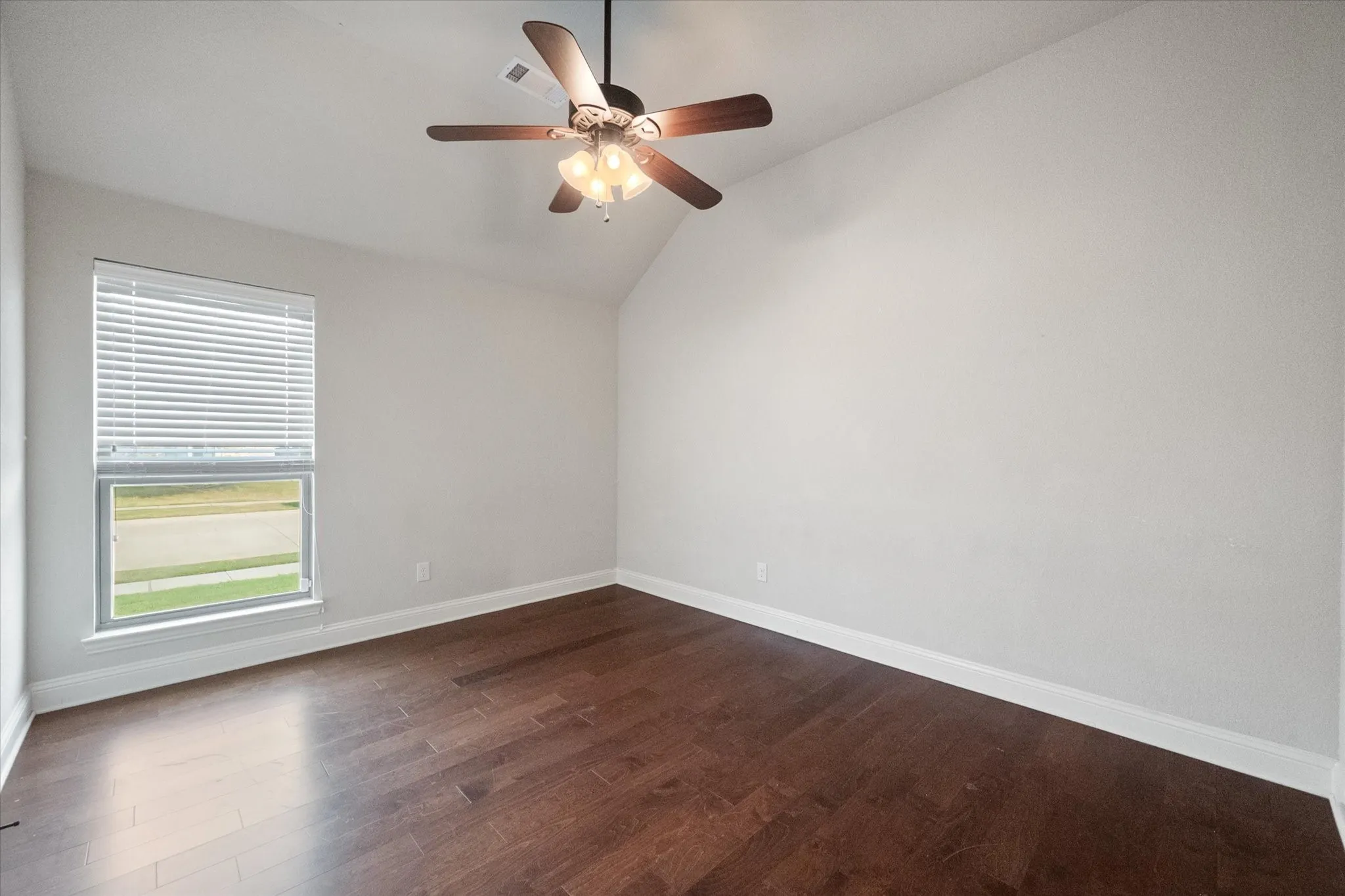 Single Family Residence For Sale in Ellis County , 217 Cambridge Street, Waxahachie, Texas 75165, 3 Bedroom, 2 Bathroom, 2 Garage spaces, 1,804 Sqft, built in 2015, mls#21387348, Real Estate Agent in Waxahachie, Homes For Sale in Ellis county, Homes For Sale in Waxahachie, Realtor in Waxahachie Texas, Real Estate Brokerage Independent Realty Texas, Luminita Cordes Realtor
