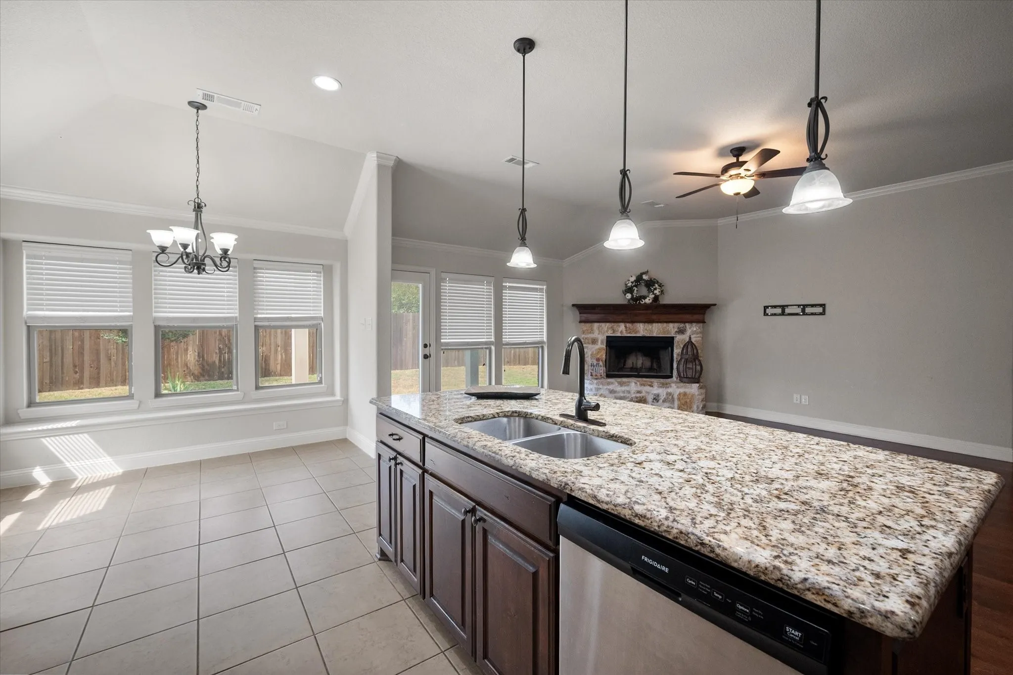 Single Family Residence For Sale in Ellis County , 217 Cambridge Street, Waxahachie, Texas 75165, 3 Bedroom, 2 Bathroom, 2 Garage spaces, 1,804 Sqft, built in 2015, mls#21387348, Real Estate Agent in Waxahachie, Homes For Sale in Ellis county, Homes For Sale in Waxahachie, Realtor in Waxahachie Texas, Real Estate Brokerage Independent Realty Texas, Luminita Cordes Realtor