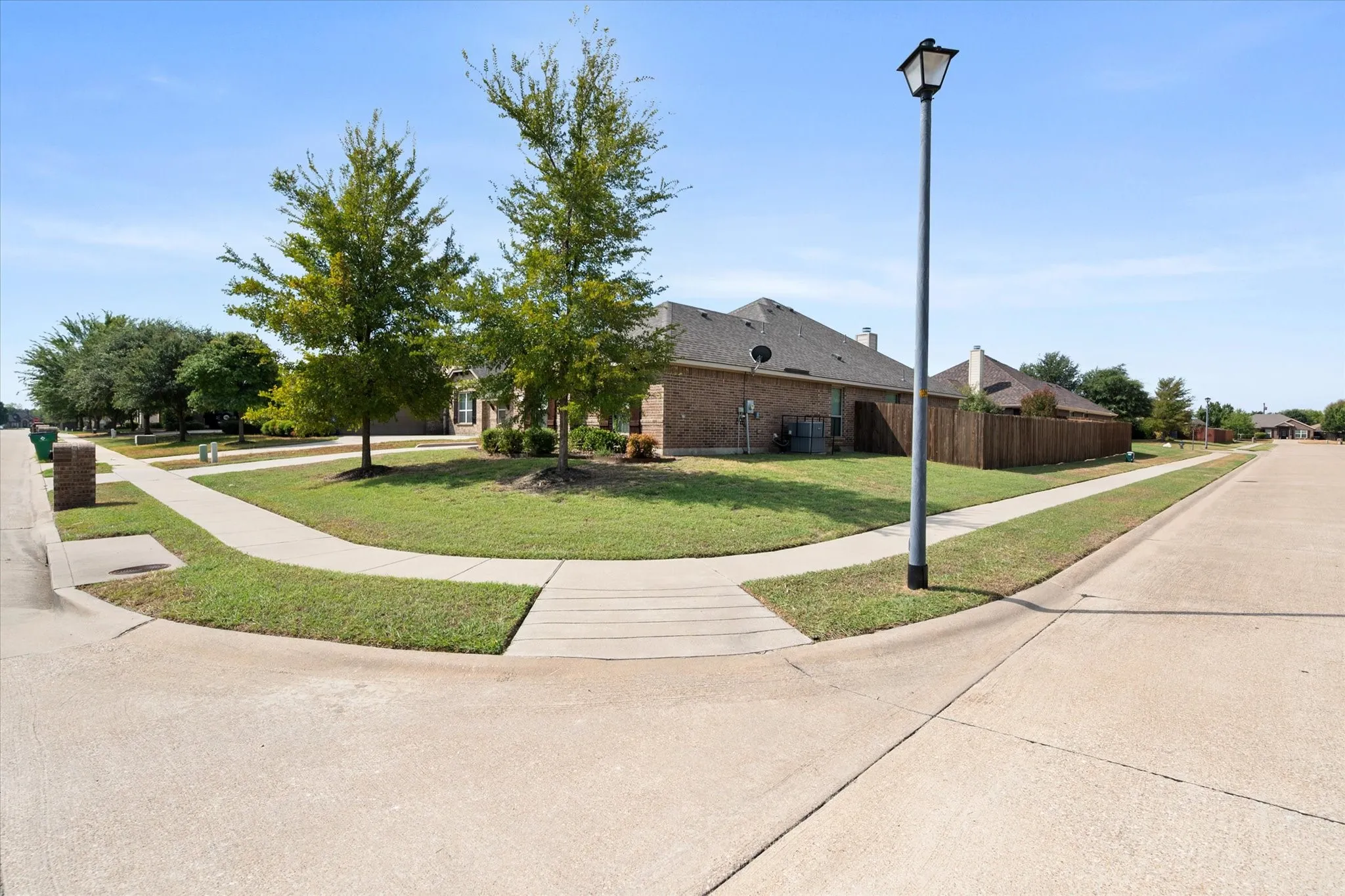 Single Family Residence For Sale in Ellis County , 217 Cambridge Street, Waxahachie, Texas 75165, 3 Bedroom, 2 Bathroom, 2 Garage spaces, 1,804 Sqft, built in 2015, mls#21387348, Real Estate Agent in Waxahachie, Homes For Sale in Ellis county, Homes For Sale in Waxahachie, Realtor in Waxahachie Texas, Real Estate Brokerage Independent Realty Texas, Luminita Cordes Realtor