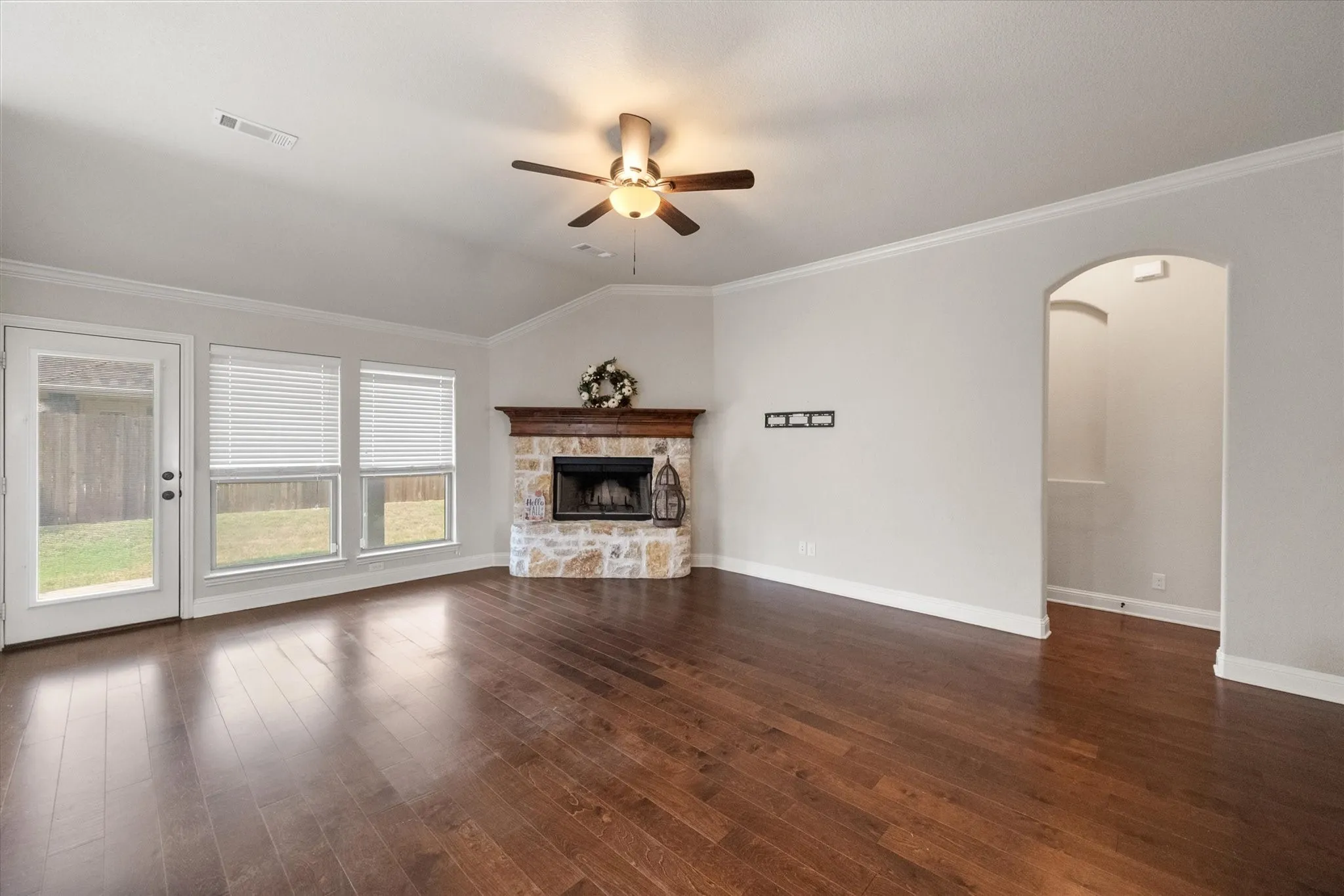 Single Family Residence For Sale in Ellis County , 217 Cambridge Street, Waxahachie, Texas 75165, 3 Bedroom, 2 Bathroom, 2 Garage spaces, 1,804 Sqft, built in 2015, mls#21387348, Real Estate Agent in Waxahachie, Homes For Sale in Ellis county, Homes For Sale in Waxahachie, Realtor in Waxahachie Texas, Real Estate Brokerage Independent Realty Texas, Luminita Cordes Realtor