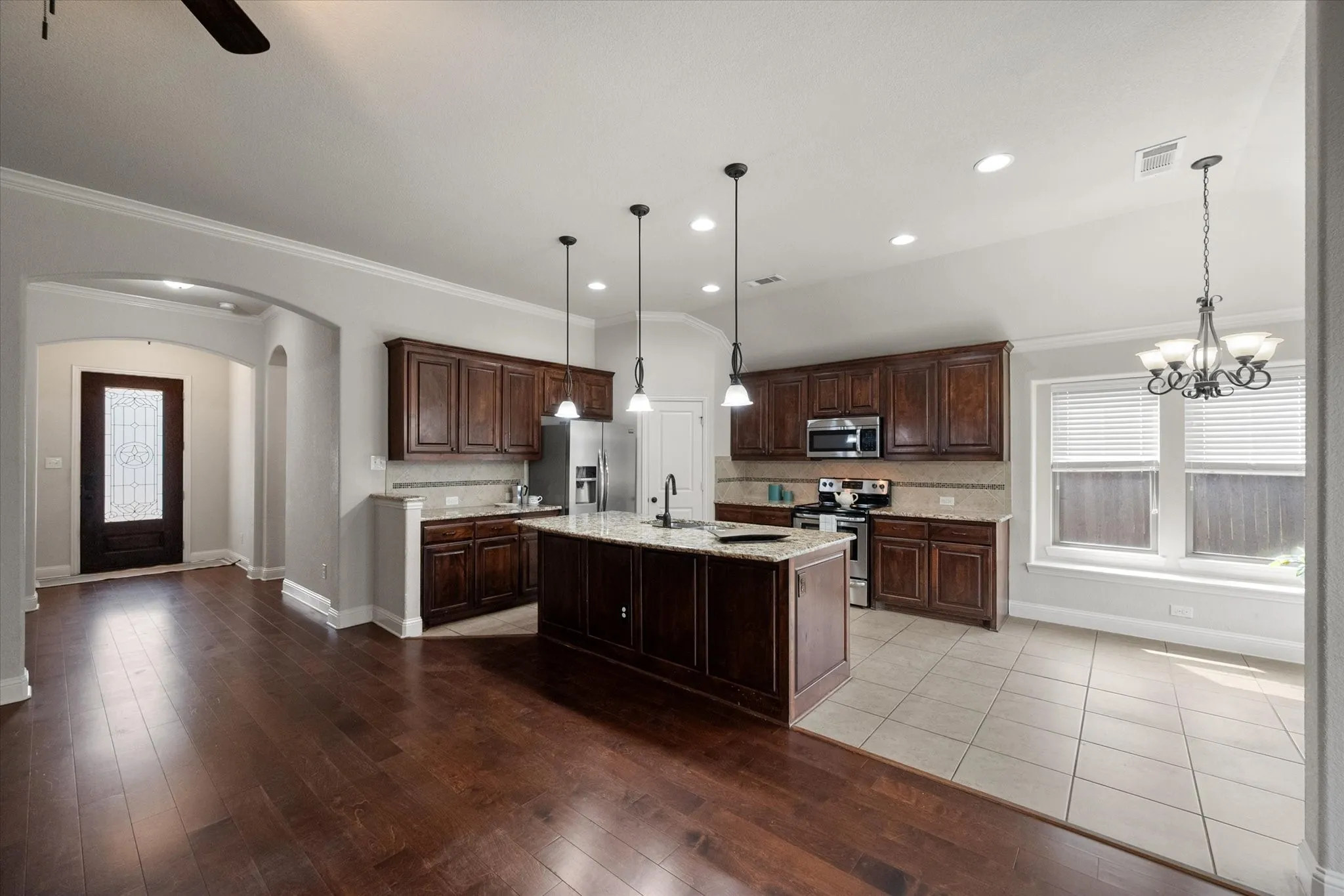 Single Family Residence For Sale in Ellis County , 217 Cambridge Street, Waxahachie, Texas 75165, 3 Bedroom, 2 Bathroom, 2 Garage spaces, 1,804 Sqft, built in 2015, mls#21387348, Real Estate Agent in Waxahachie, Homes For Sale in Ellis county, Homes For Sale in Waxahachie, Realtor in Waxahachie Texas, Real Estate Brokerage Independent Realty Texas, Luminita Cordes Realtor