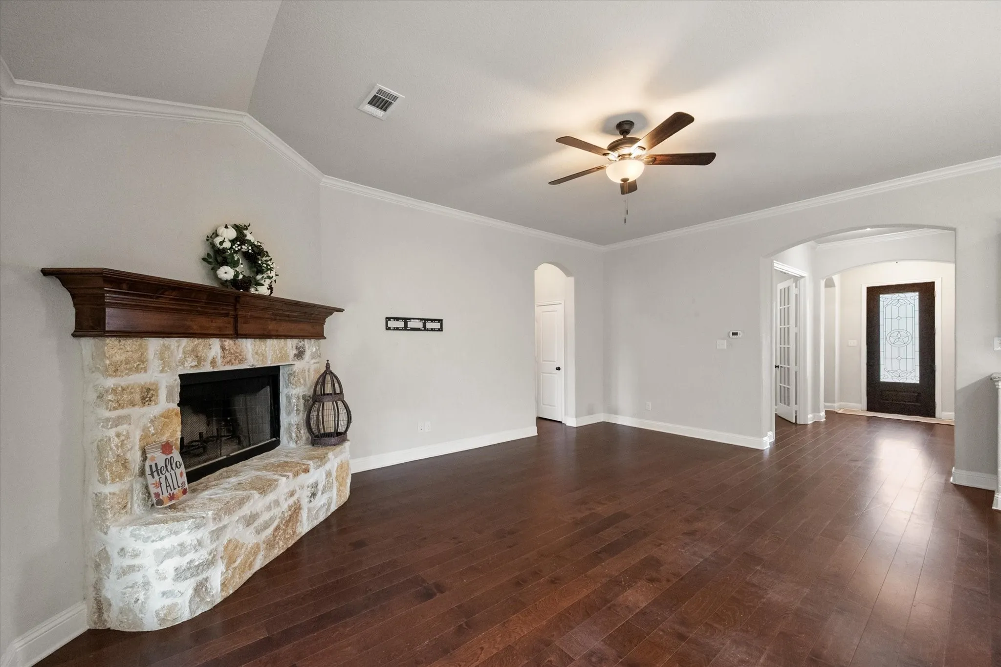 Single Family Residence For Sale in Ellis County , 217 Cambridge Street, Waxahachie, Texas 75165, 3 Bedroom, 2 Bathroom, 2 Garage spaces, 1,804 Sqft, built in 2015, mls#21387348, Real Estate Agent in Waxahachie, Homes For Sale in Ellis county, Homes For Sale in Waxahachie, Realtor in Waxahachie Texas, Real Estate Brokerage Independent Realty Texas, Luminita Cordes Realtor