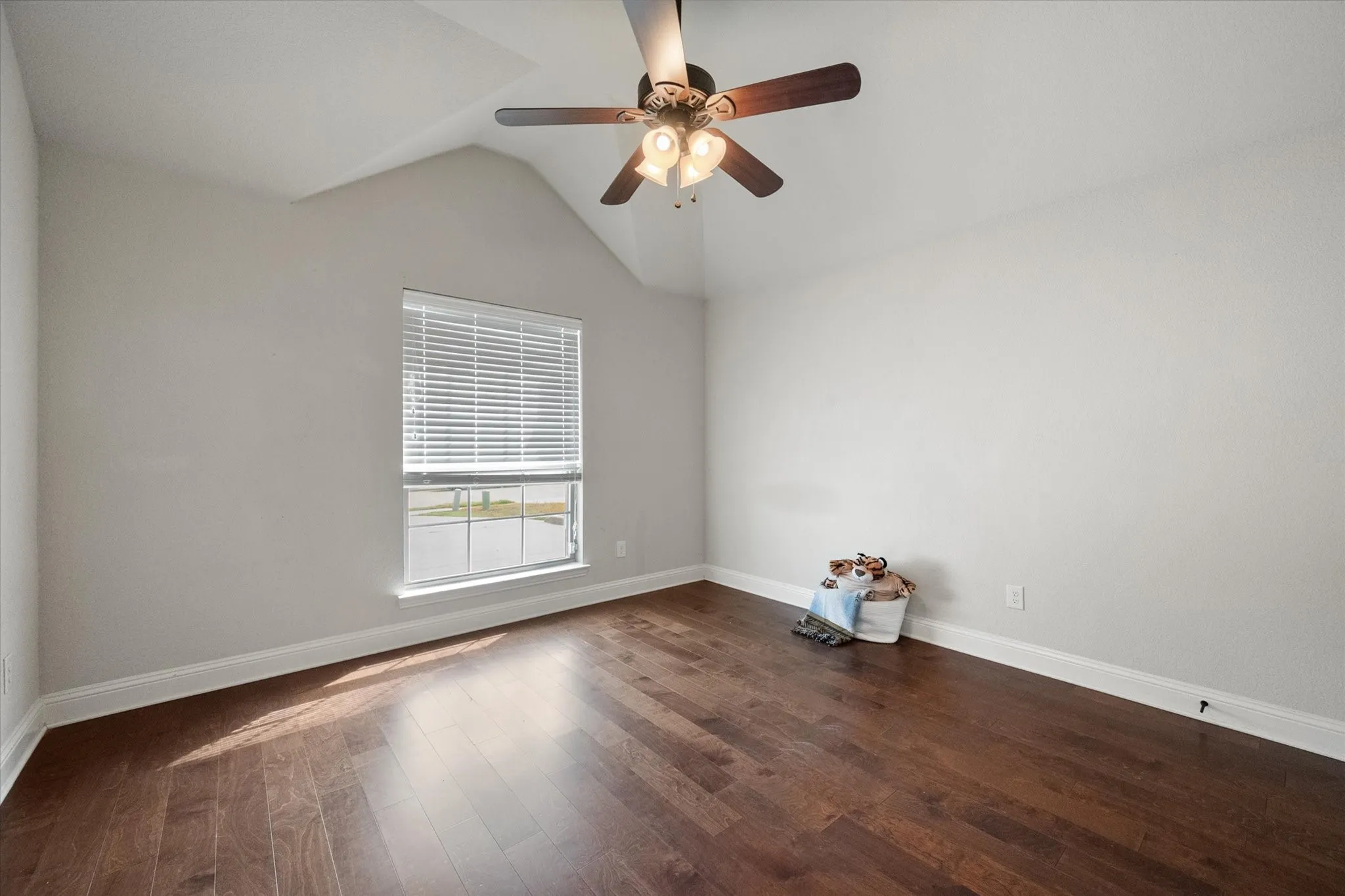 Single Family Residence For Sale in Ellis County , 217 Cambridge Street, Waxahachie, Texas 75165, 3 Bedroom, 2 Bathroom, 2 Garage spaces, 1,804 Sqft, built in 2015, mls#21387348, Real Estate Agent in Waxahachie, Homes For Sale in Ellis county, Homes For Sale in Waxahachie, Realtor in Waxahachie Texas, Real Estate Brokerage Independent Realty Texas, Luminita Cordes Realtor