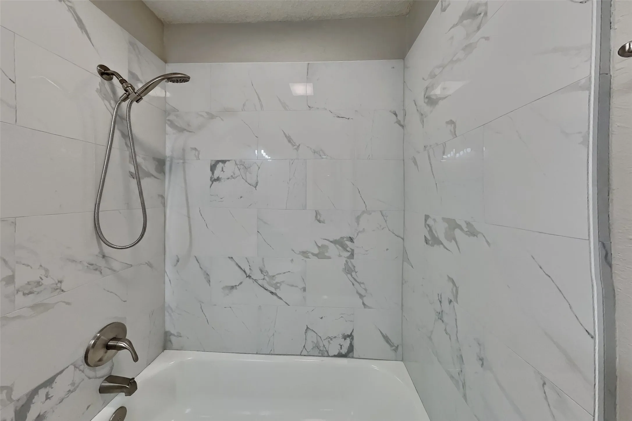 Single Family Residence For Rent in Tarrant County , 1506 Warwick Drive, Mansfield, Texas 76063, 3 Bedroom, 2 Bathroom, 2 Garage spaces, 1,531 Sqft, built in 1986, mls#21391638, Real Estate Agent in Mansfield, Homes For Rent in Tarrant county, Homes For Rent in Mansfield, Realtor in Mansfield Texas, Real Estate Brokerage Independent Realty Texas, Luminita Cordes Realtor