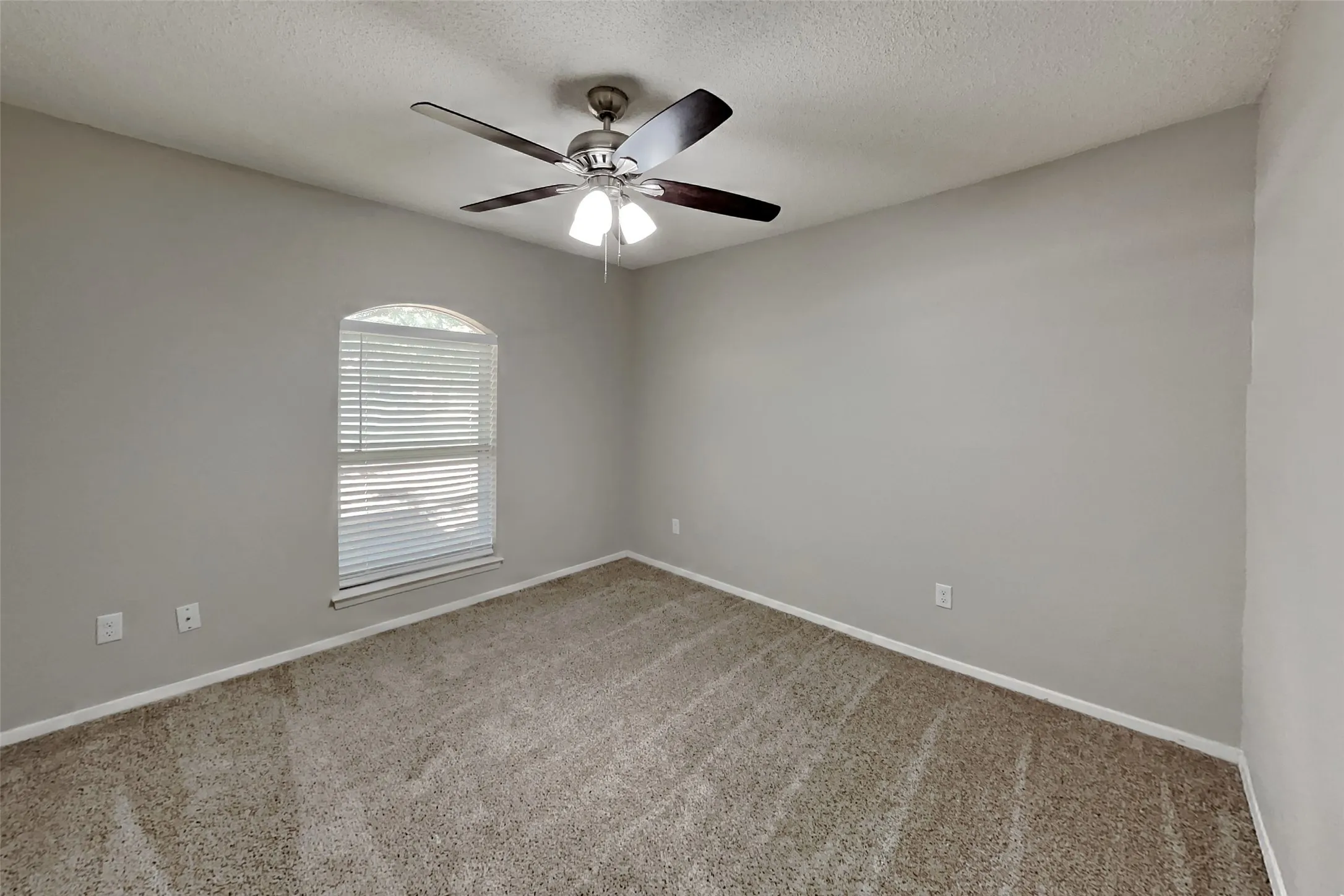 Single Family Residence For Rent in Tarrant County , 1506 Warwick Drive, Mansfield, Texas 76063, 3 Bedroom, 2 Bathroom, 2 Garage spaces, 1,531 Sqft, built in 1986, mls#21391638, Real Estate Agent in Mansfield, Homes For Rent in Tarrant county, Homes For Rent in Mansfield, Realtor in Mansfield Texas, Real Estate Brokerage Independent Realty Texas, Luminita Cordes Realtor