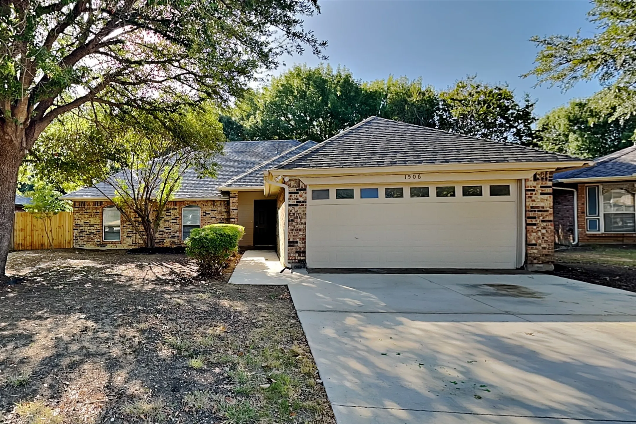 Single Family Residence For Rent in Tarrant County , 1506 Warwick Drive, Mansfield, Texas 76063, 3 Bedroom, 2 Bathroom, 2 Garage spaces, 1,531 Sqft, built in 1986, mls#21391638, Real Estate Agent in Mansfield, Homes For Rent in Tarrant county, Homes For Rent in Mansfield, Realtor in Mansfield Texas, Real Estate Brokerage Independent Realty Texas, Luminita Cordes Realtor