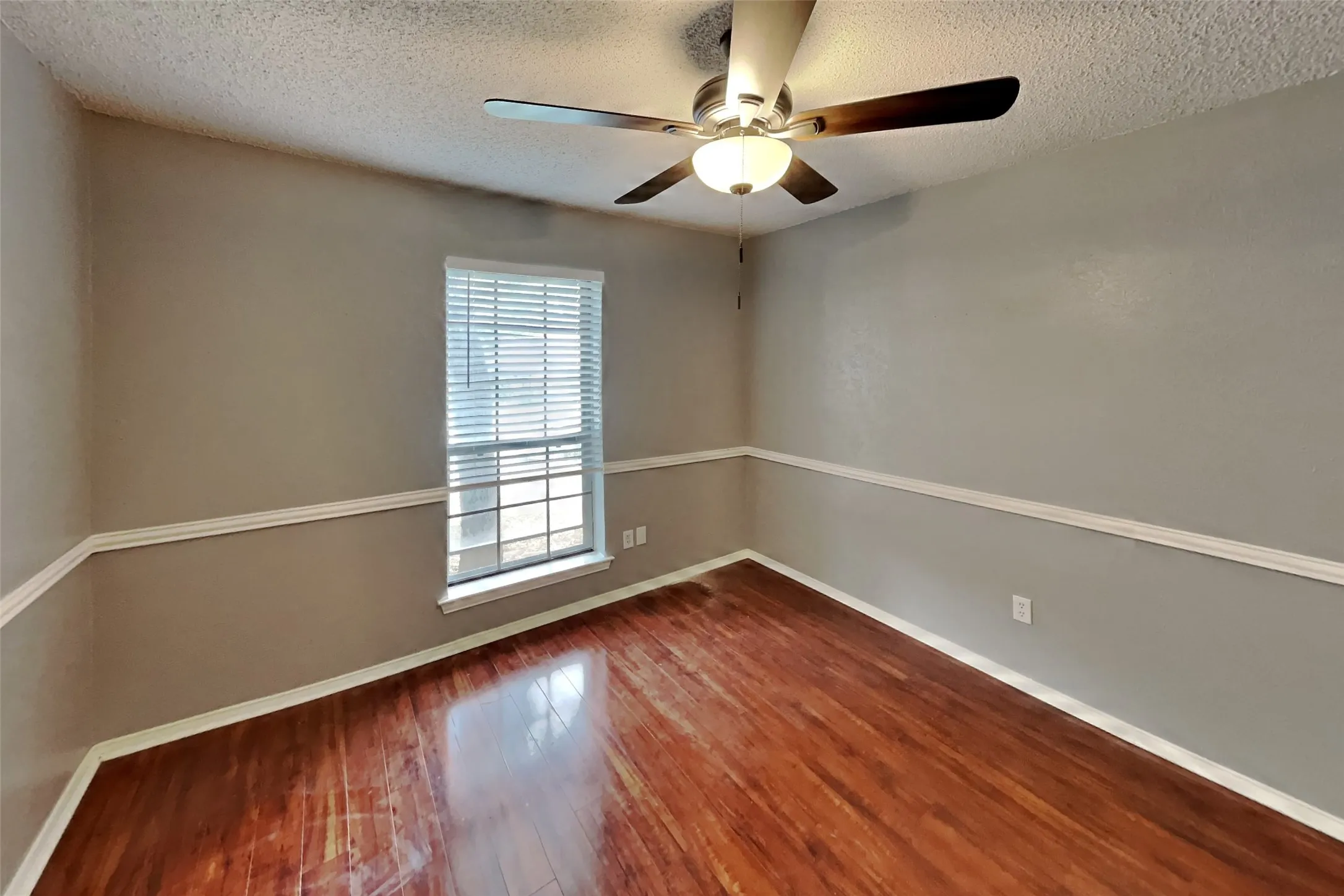 Single Family Residence For Rent in Tarrant County , 305 Bremen Drive, Hurst, Texas 76054, 3 Bedroom, 2 Bathroom, 2 Garage spaces, 1,612 Sqft, built in 1980, mls#21391641, Real Estate Agent in Hurst, Homes For Rent in Tarrant county, Homes For Rent in Hurst, Realtor in Hurst Texas, Real Estate Brokerage Independent Realty Texas, Luminita Cordes Realtor
