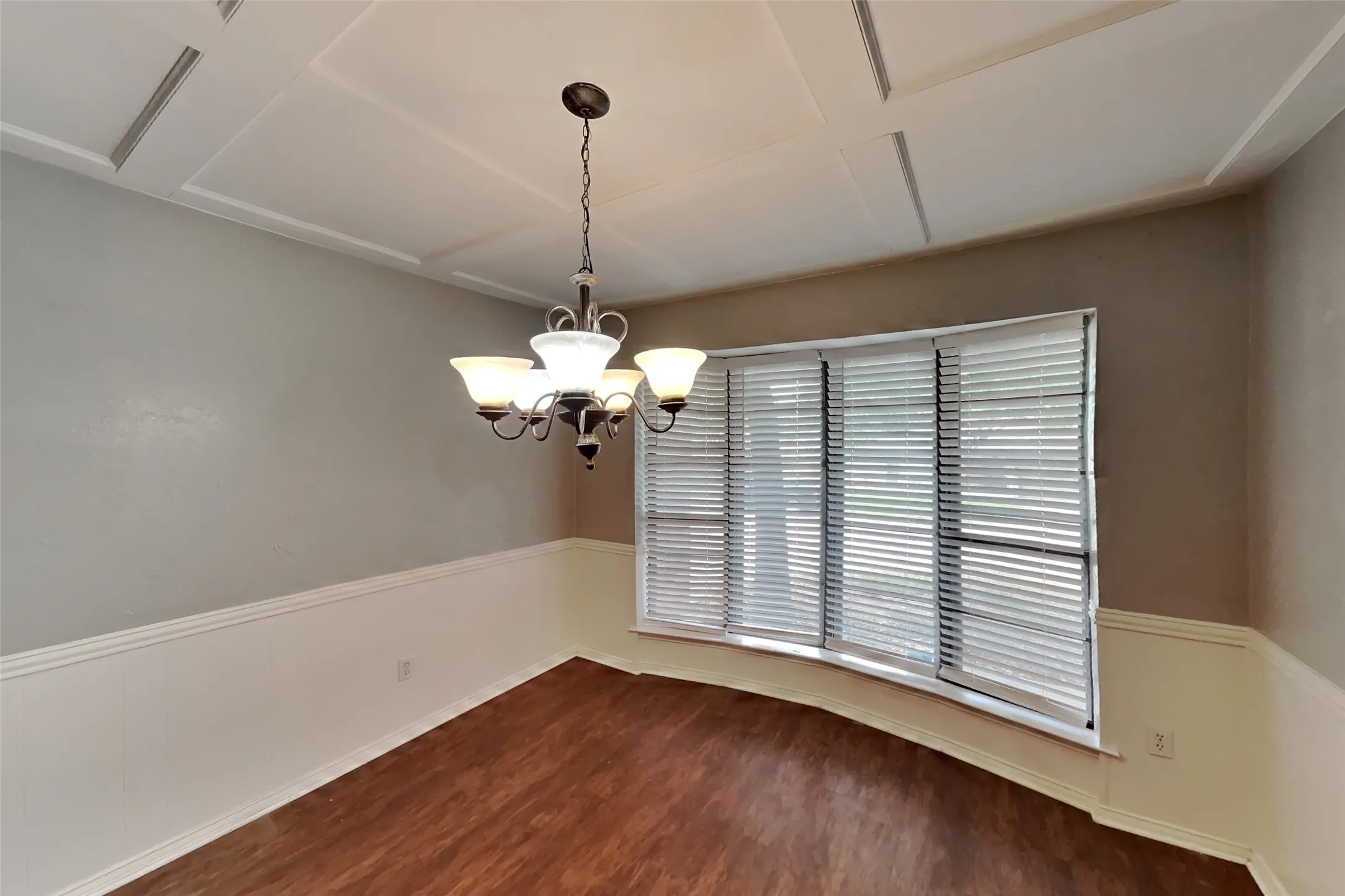 Single Family Residence For Rent in Tarrant County , 305 Bremen Drive, Hurst, Texas 76054, 3 Bedroom, 2 Bathroom, 2 Garage spaces, 1,612 Sqft, built in 1980, mls#21391641, Real Estate Agent in Hurst, Homes For Rent in Tarrant county, Homes For Rent in Hurst, Realtor in Hurst Texas, Real Estate Brokerage Independent Realty Texas, Luminita Cordes Realtor