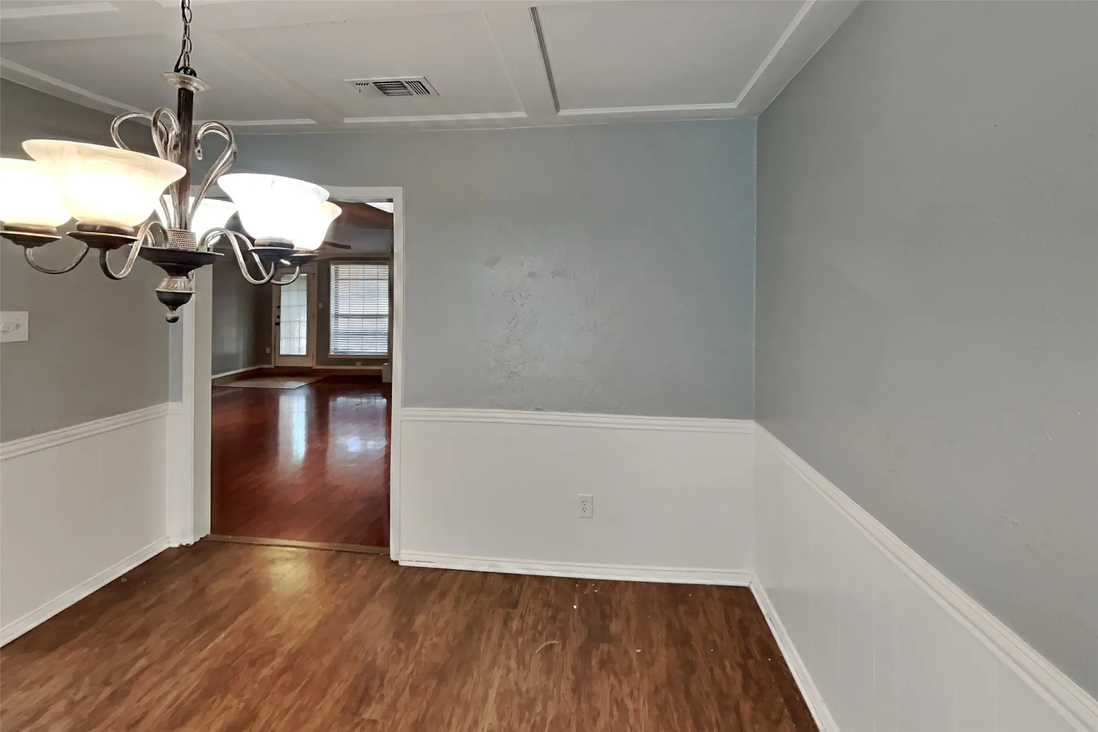 Single Family Residence For Rent in Tarrant County , 305 Bremen Drive, Hurst, Texas 76054, 3 Bedroom, 2 Bathroom, 2 Garage spaces, 1,612 Sqft, built in 1980, mls#21391641, Real Estate Agent in Hurst, Homes For Rent in Tarrant county, Homes For Rent in Hurst, Realtor in Hurst Texas, Real Estate Brokerage Independent Realty Texas, Luminita Cordes Realtor