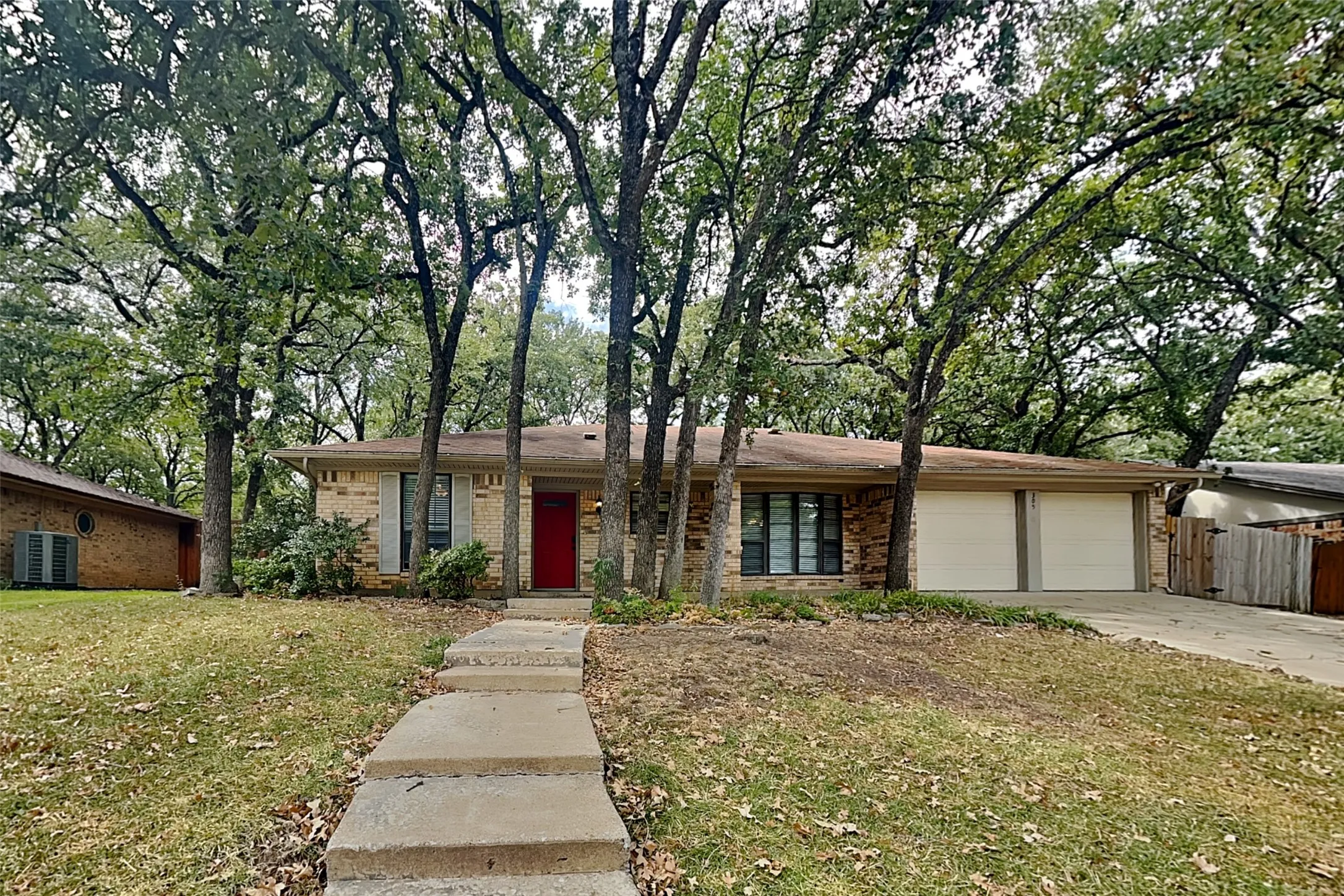 Single Family Residence For Rent in Tarrant County , 305 Bremen Drive, Hurst, Texas 76054, 3 Bedroom, 2 Bathroom, 2 Garage spaces, 1,612 Sqft, built in 1980, mls#21391641, Real Estate Agent in Hurst, Homes For Rent in Tarrant county, Homes For Rent in Hurst, Realtor in Hurst Texas, Real Estate Brokerage Independent Realty Texas, Luminita Cordes Realtor