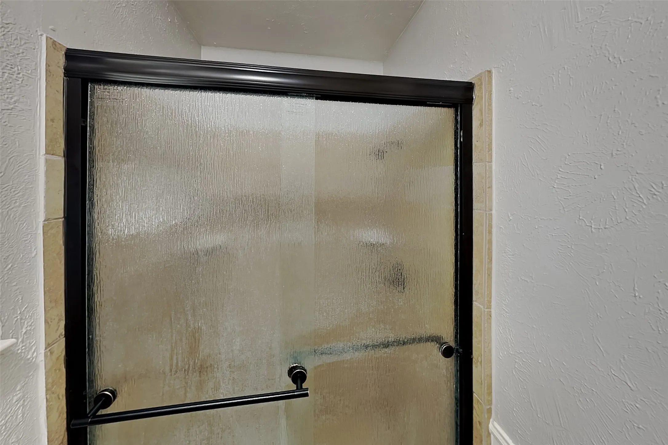 Single Family Residence For Rent in Tarrant County , 305 Bremen Drive, Hurst, Texas 76054, 3 Bedroom, 2 Bathroom, 2 Garage spaces, 1,612 Sqft, built in 1980, mls#21391641, Real Estate Agent in Hurst, Homes For Rent in Tarrant county, Homes For Rent in Hurst, Realtor in Hurst Texas, Real Estate Brokerage Independent Realty Texas, Luminita Cordes Realtor